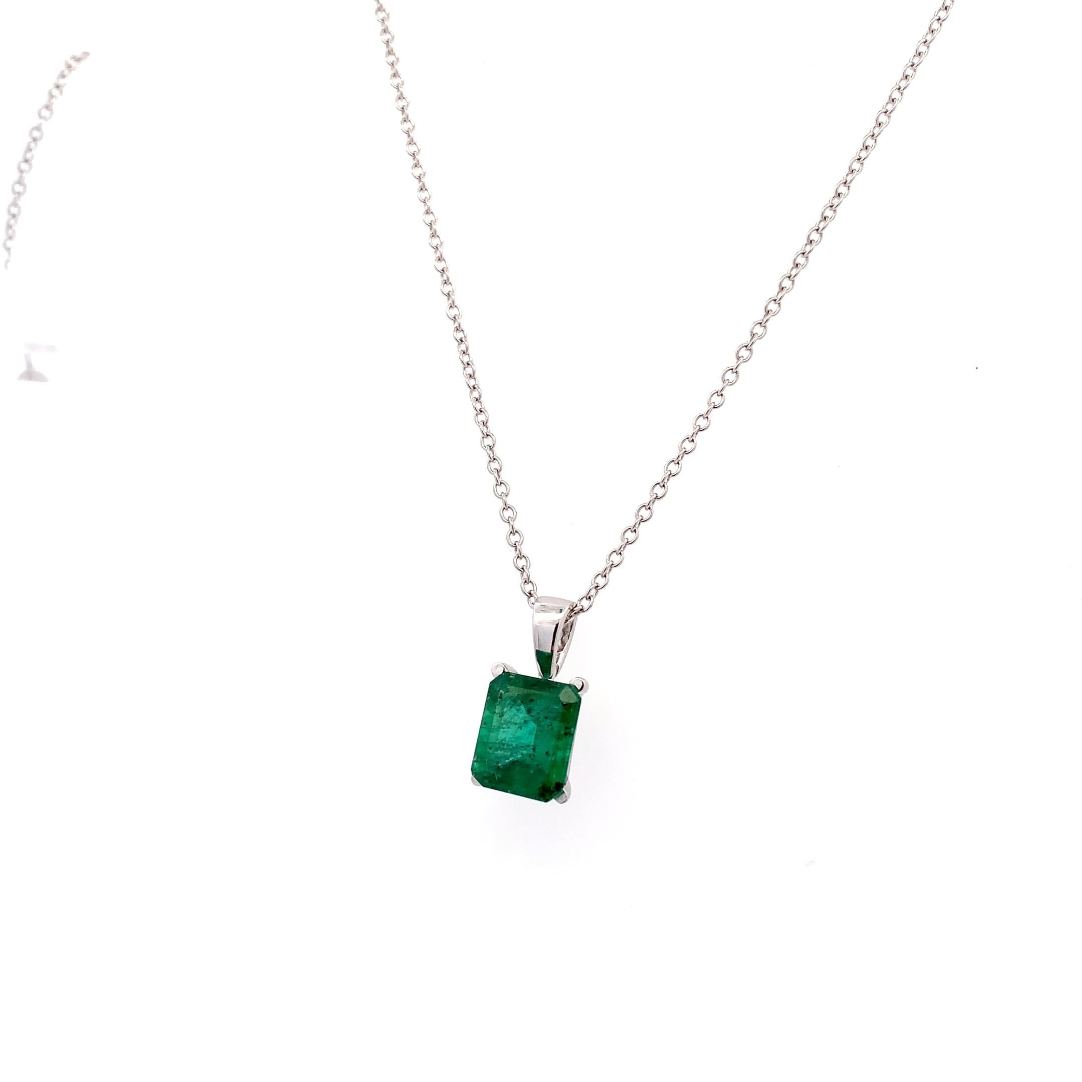 Collana con smeraldo verde in oro bianco 18 carati In condizioni Nuovo in vendita a London, GB