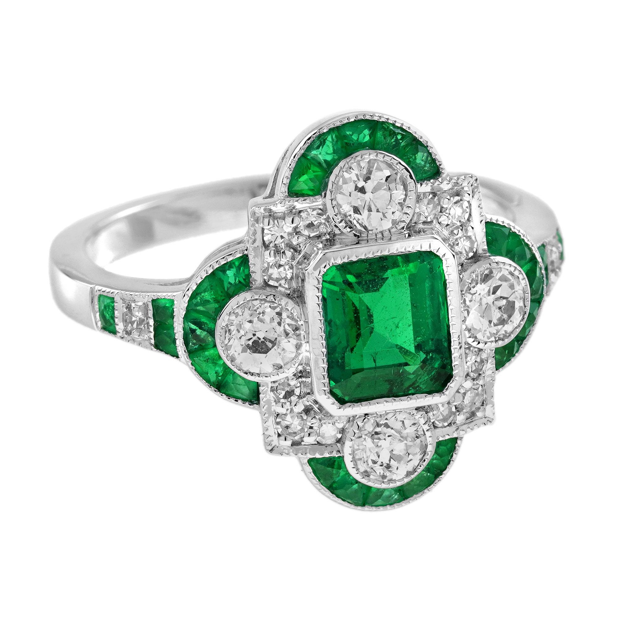 Questo squisito pezzo presenta uno splendido smeraldo di circa 0,81 carati, meticolosamente accentuato da quattro prestigiosi diamanti di vecchio taglio posizionati strategicamente nei punti nord, sud, est e ovest. L'incantevole smeraldo è
