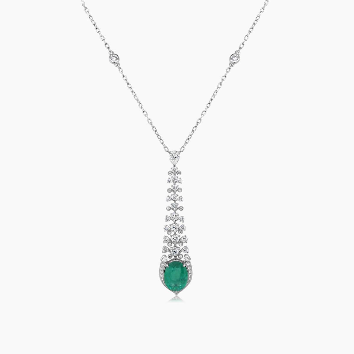 Collana con smeraldo verde e pera e diamante bianco in oro bianco 18 carati In condizioni Nuovo in vendita a Oakton, VA