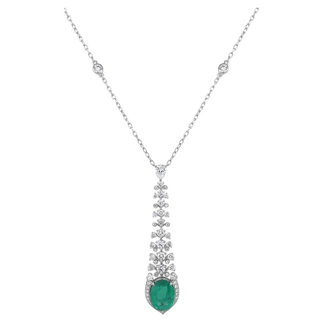 Collana con smeraldo verde e pera e diamante bianco in oro bianco 18 carati in vendita