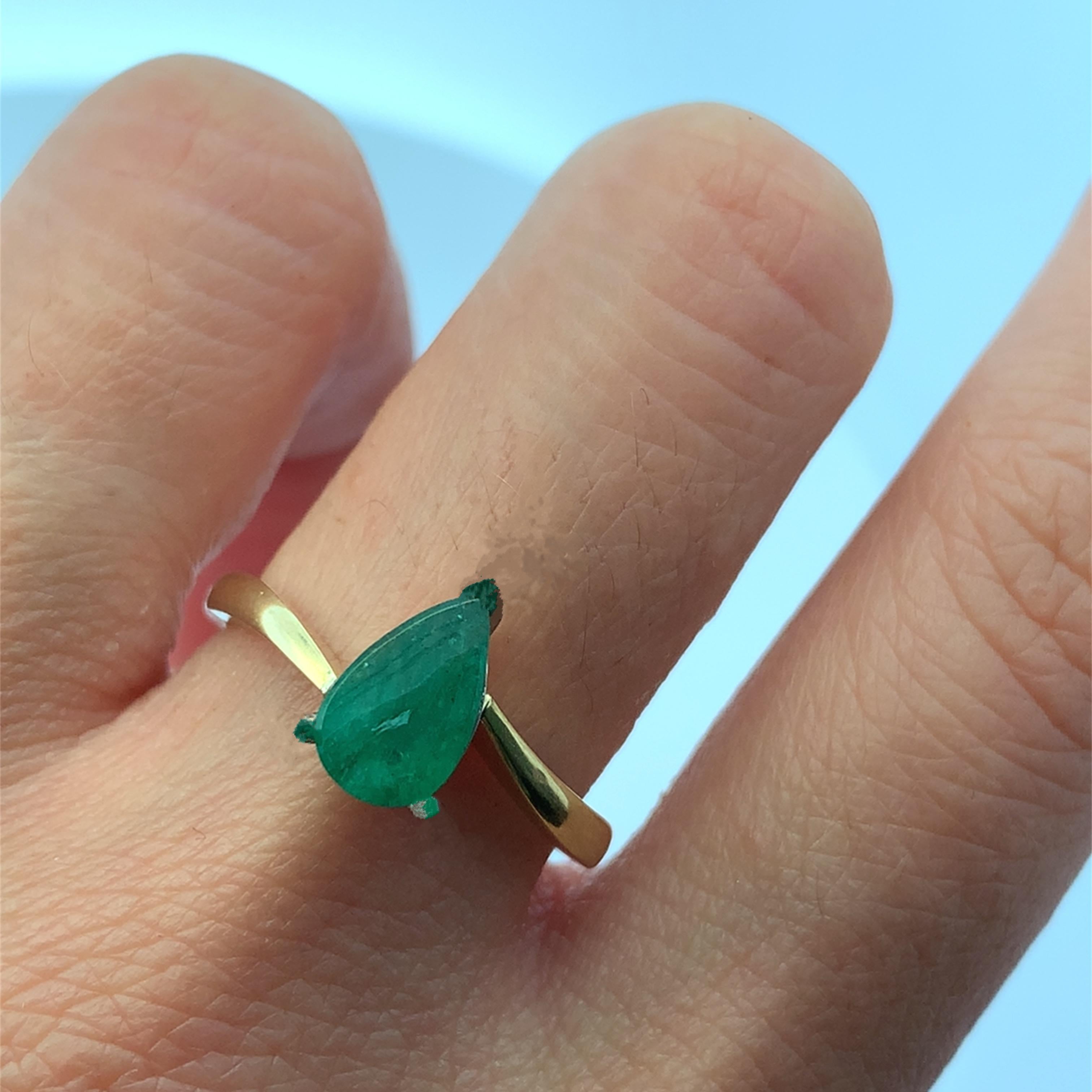 Discover the allure of this stunning green emerald teardrop pear cut ring engagement ring, designed to captivate and inspire. The vibrant emerald pear shaped green gemstone is elegantly set in a sleek band twisted style, making it a perfect