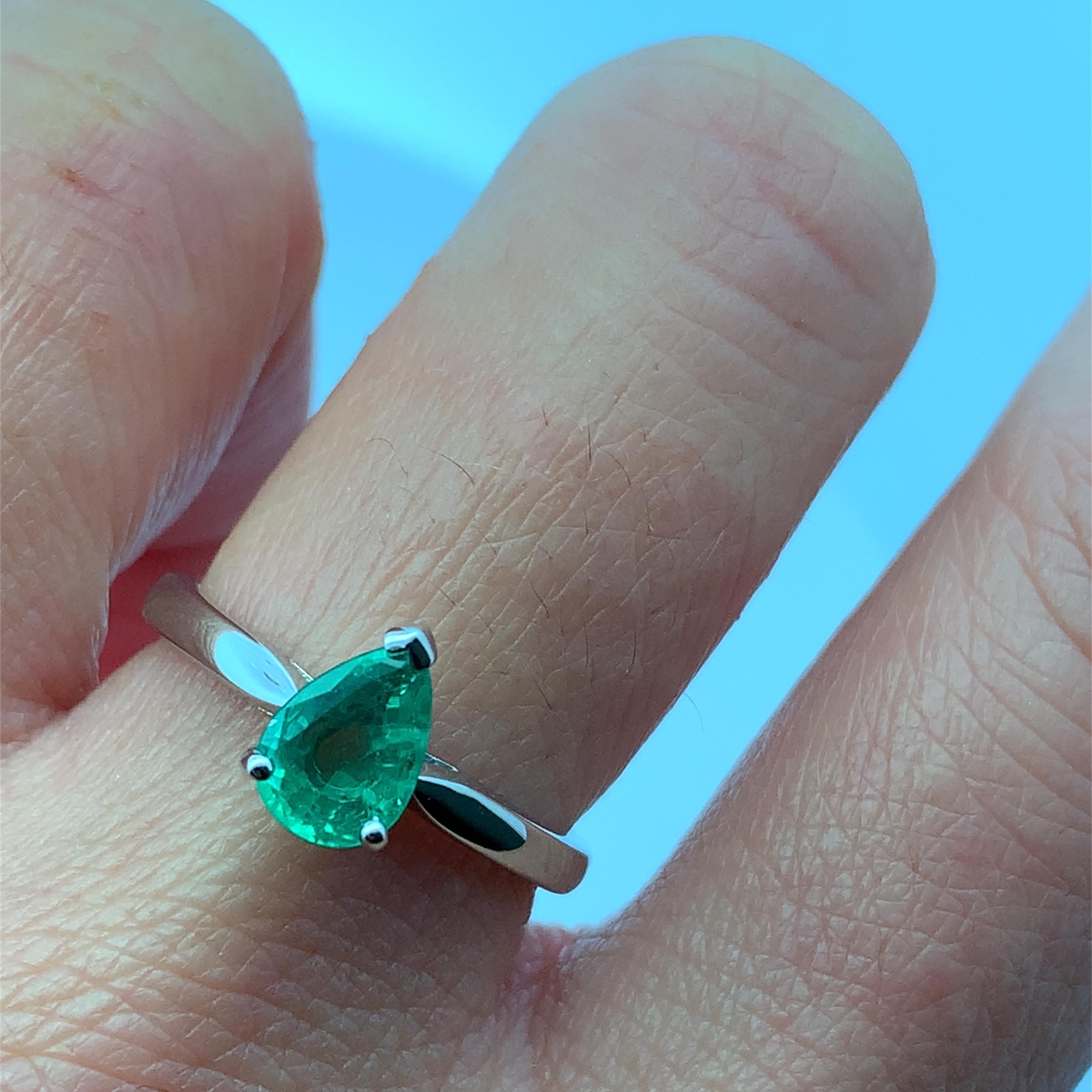 Discover the allure of this elegant emerald pear ring, designed to captivate and inspire. The stunning green emerald gemstone pear cut is beautifully set in a sleek silver band, making it a perfect accessory for any occasion. Whether you're dressing