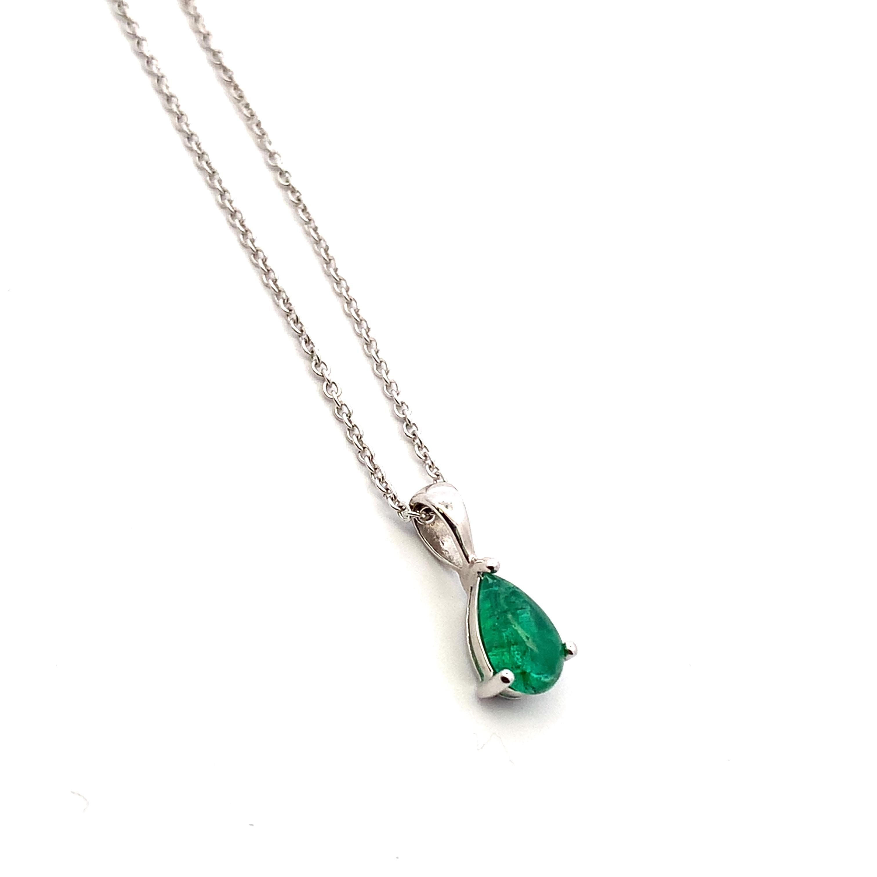Pear Cut Green emerald pendant necklace 18k white gold For Sale