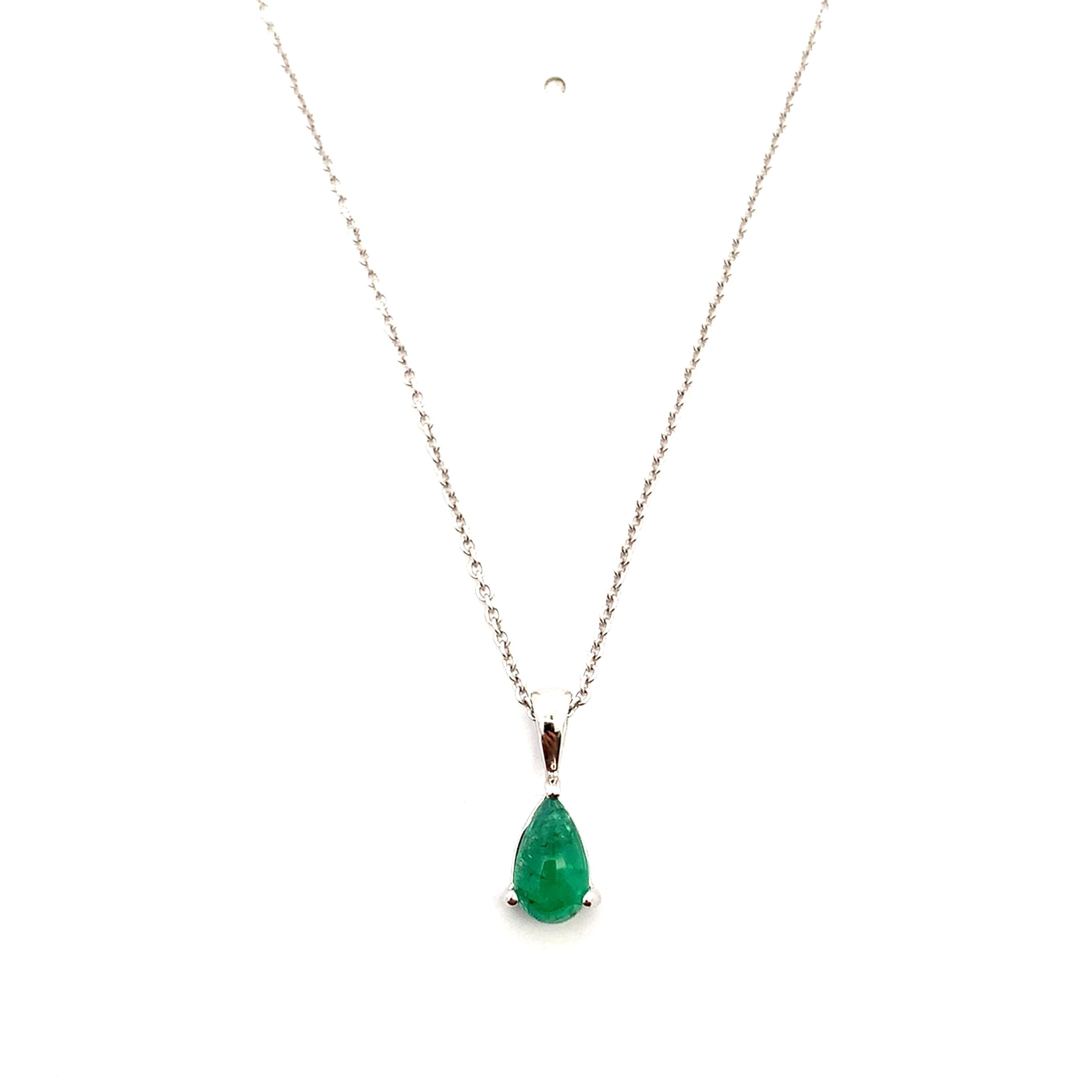 Green emerald pendant necklace 18k white gold In New Condition For Sale In London, GB