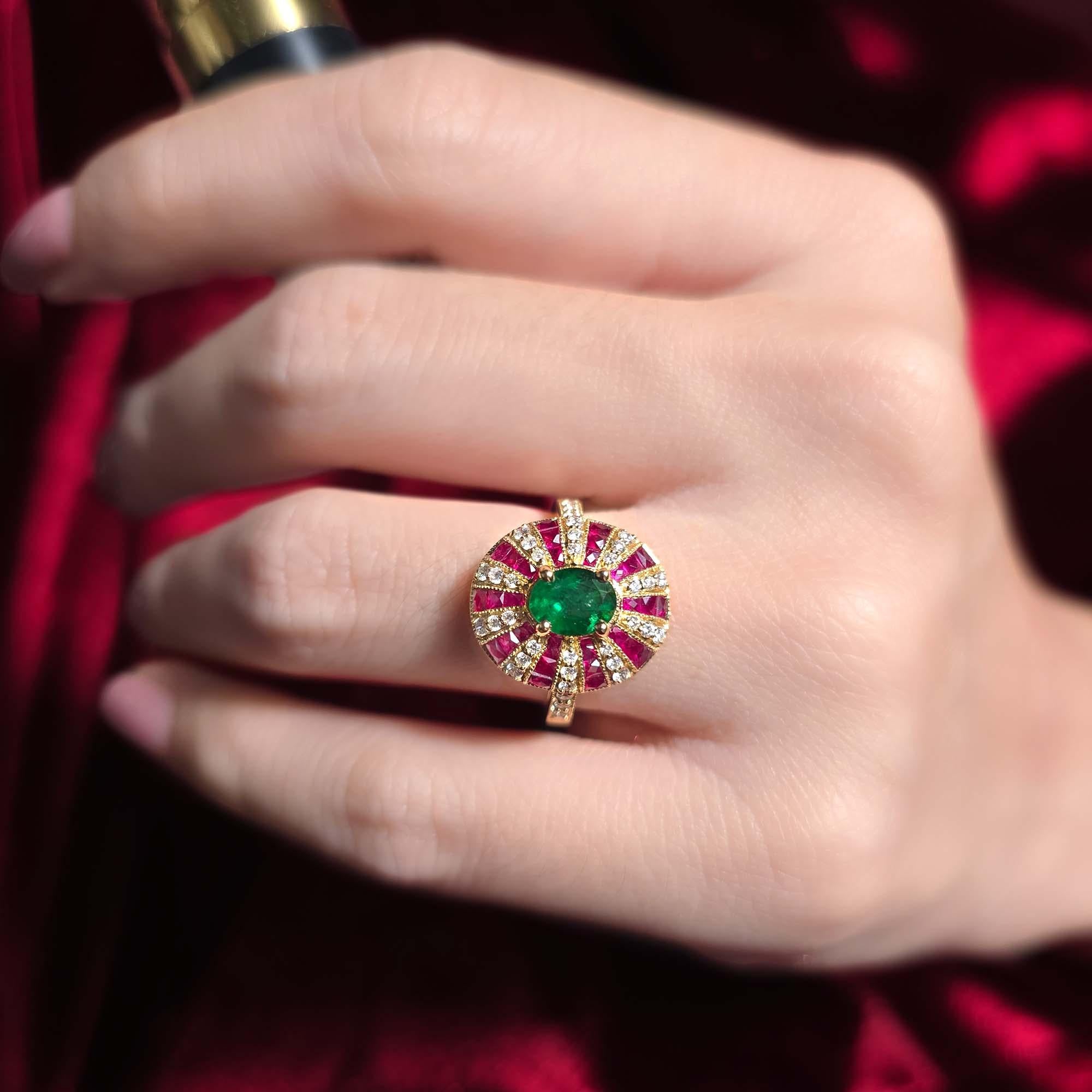 Bague en or jaune 18 ans, style Art Deco, émeraude verte et diamant rubis rouge Unisexe en vente