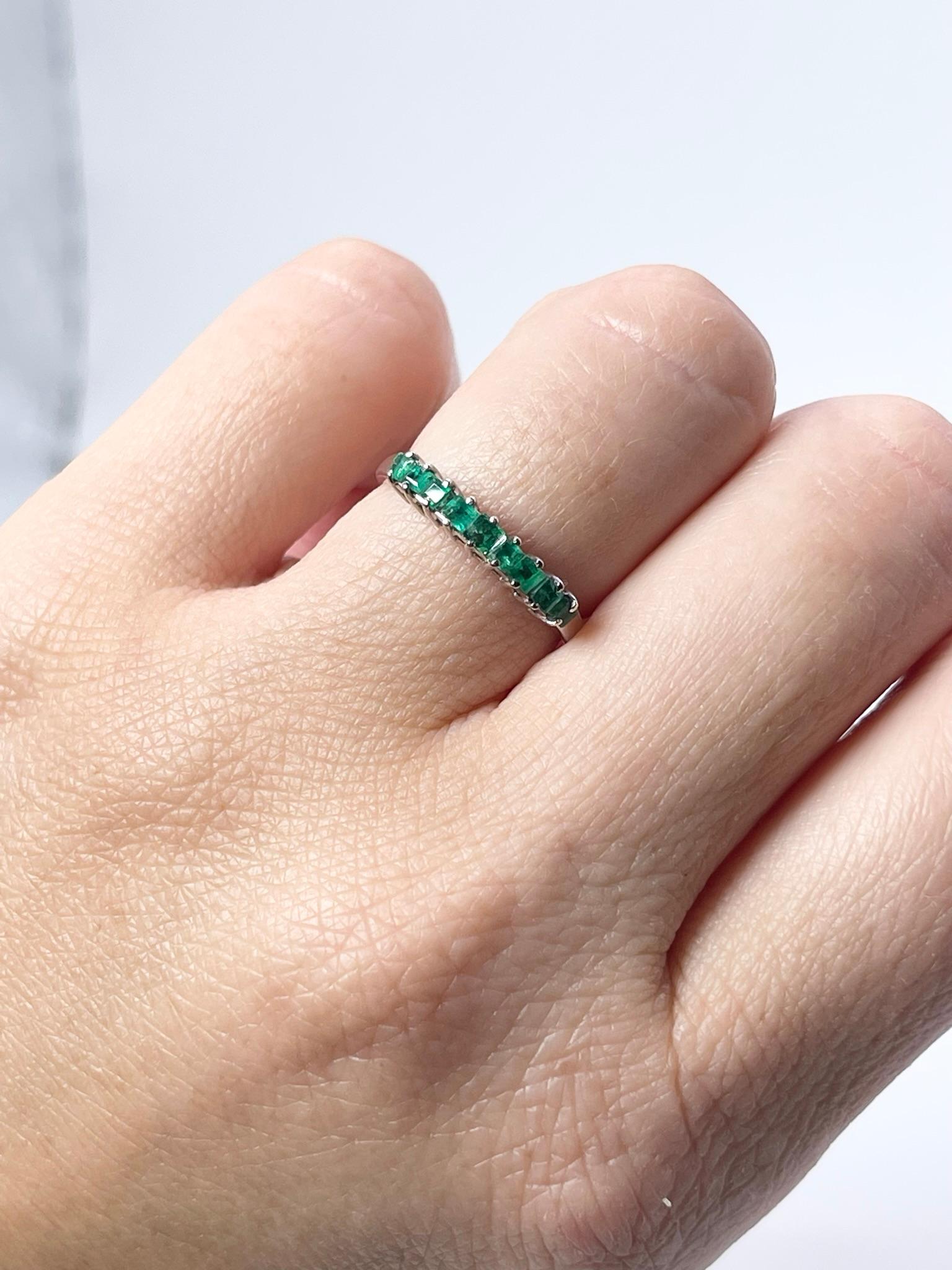 Women's or Men's Green Emerald Ring 14KT gold wedding band square marriage ring natural emeralds For Sale