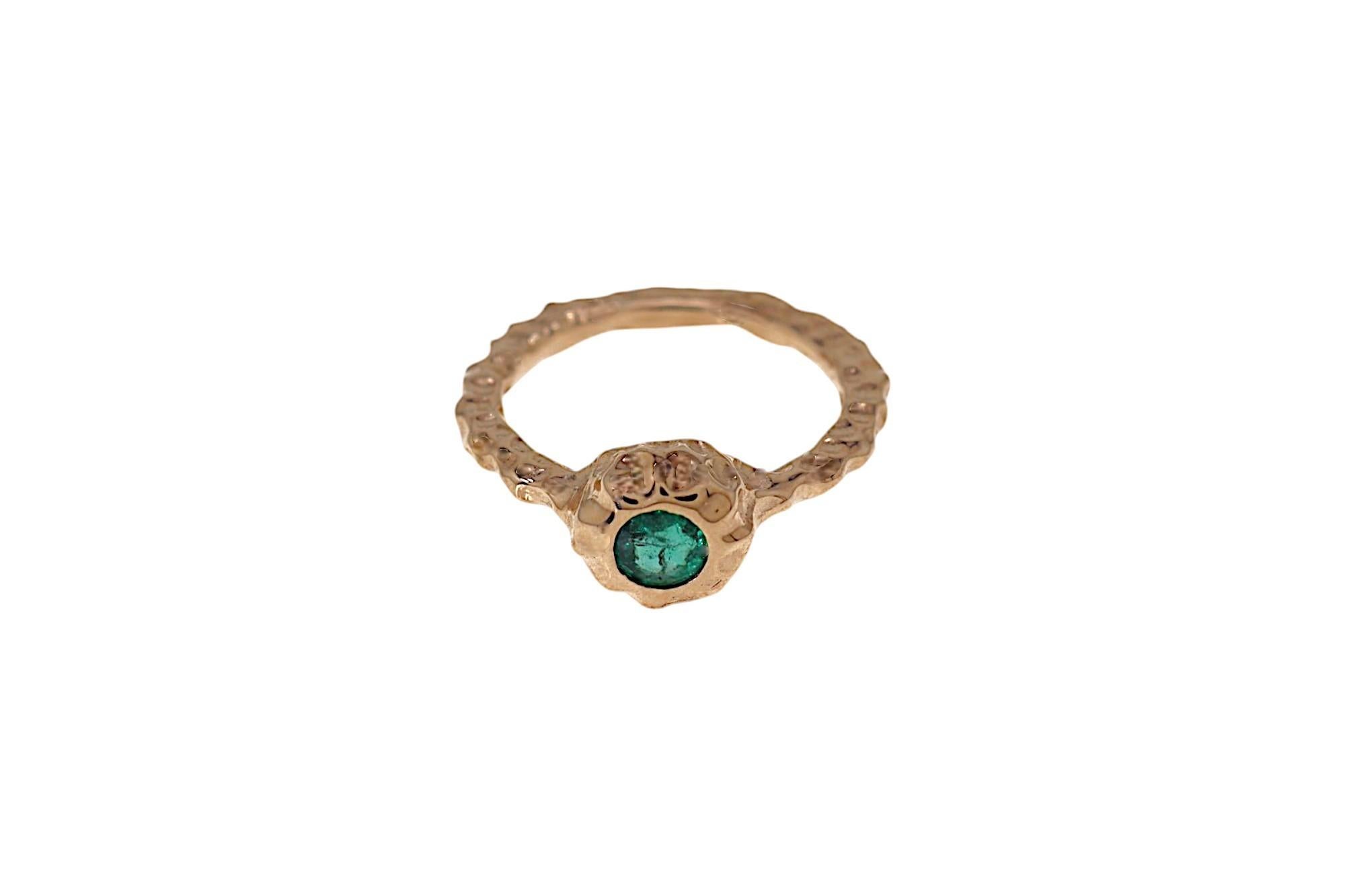 Esmeralda verde talla redonda Anillo de oro rosa Joyería Botta Contemporáneo en venta