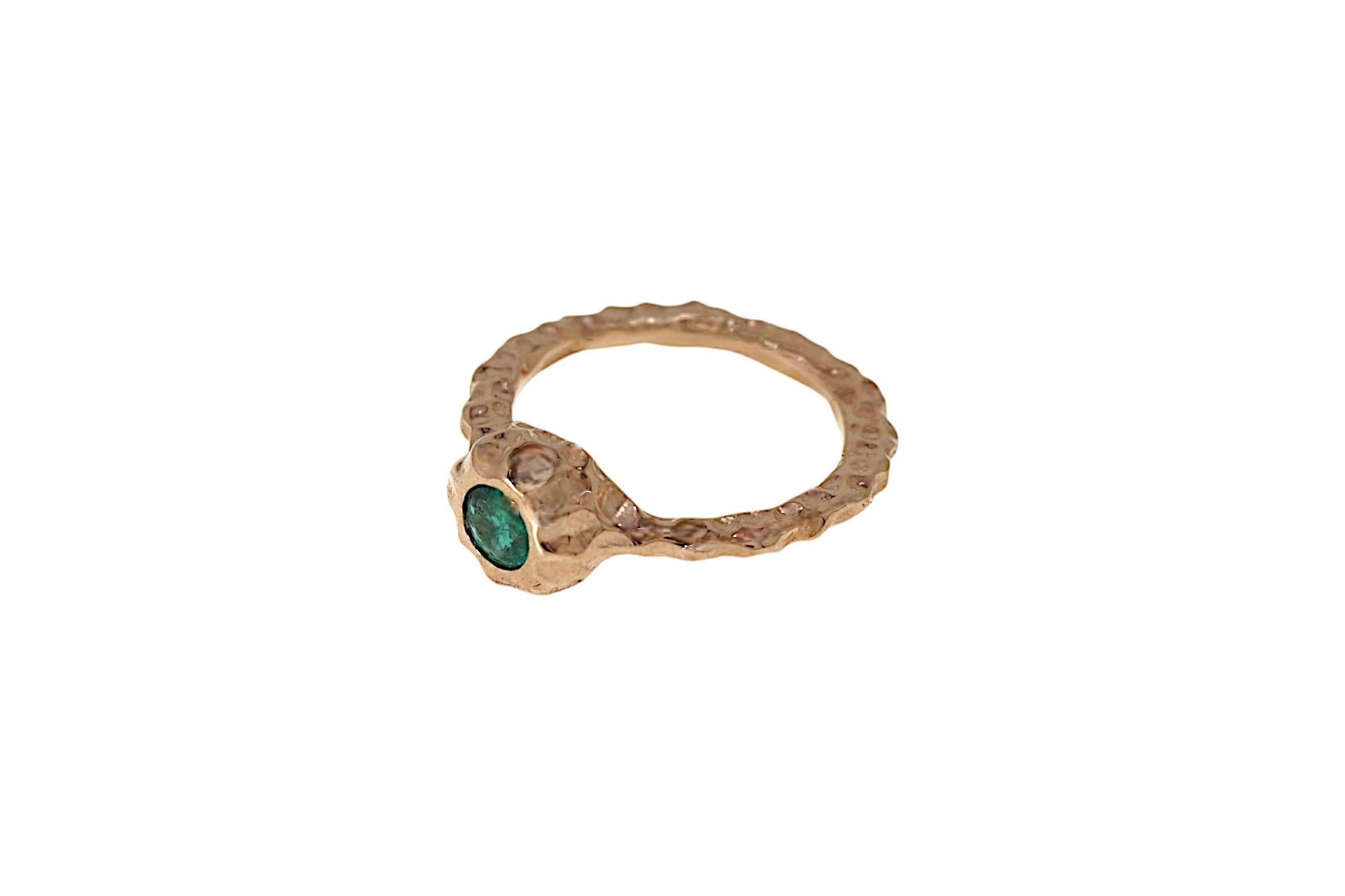Esmeralda verde talla redonda Anillo de oro rosa Joyería Botta en Nuevo estado para la venta en Milano, IT