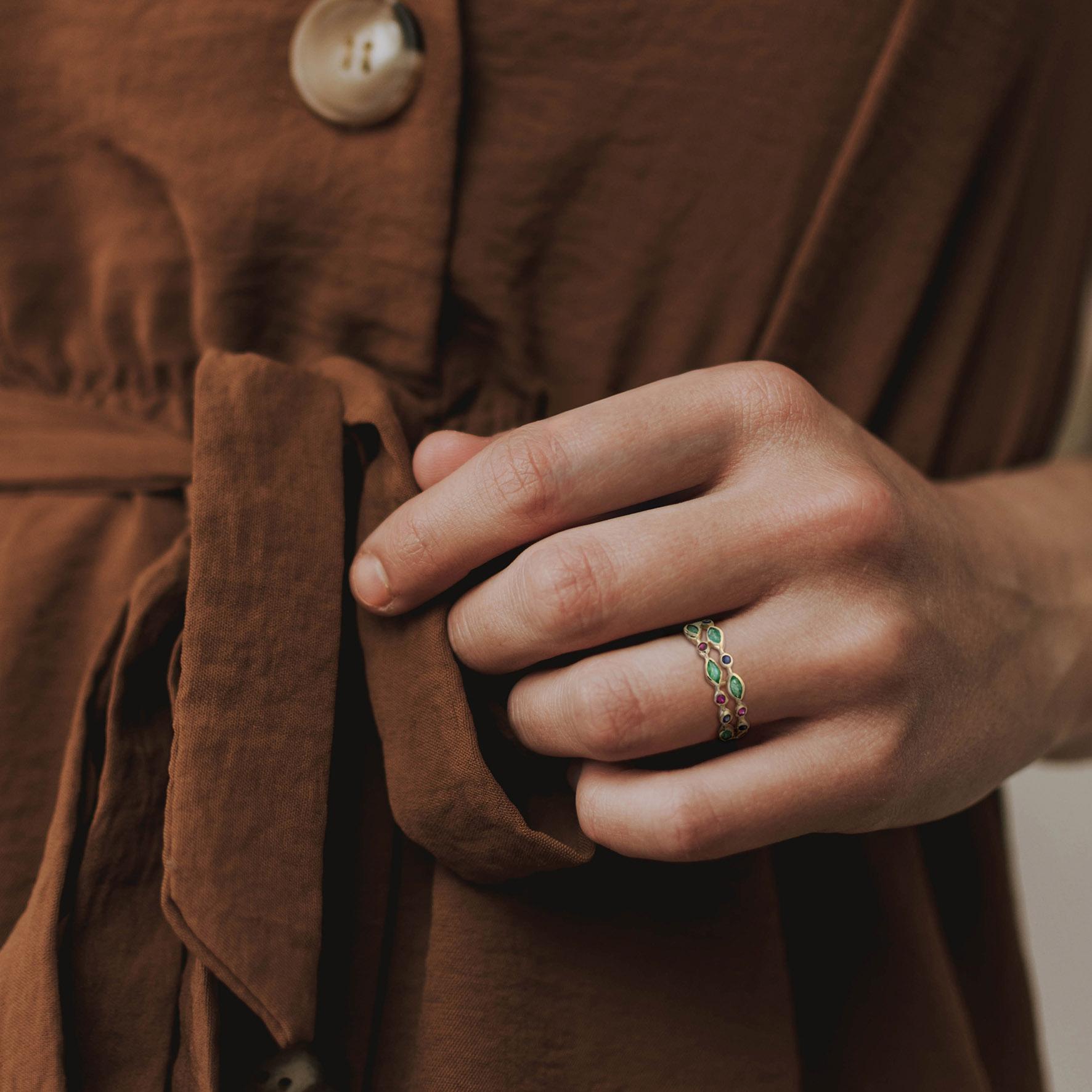 Green Emerald Ruby & Sapphire Nature Inspired Floral Leaf Vintage Style Ring en venta 1