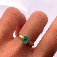 Green emerald solitaire engagement ring 18k yellow gold