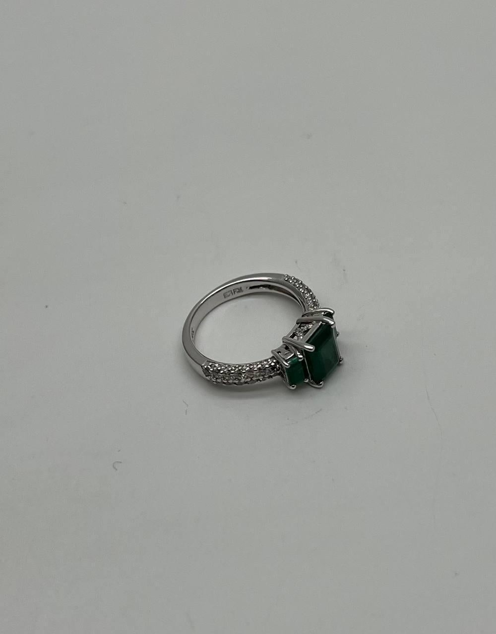 Mixed Cut Green Emerald Three Stone Diamond 14K White Gold Classic Statement Ring For Sale