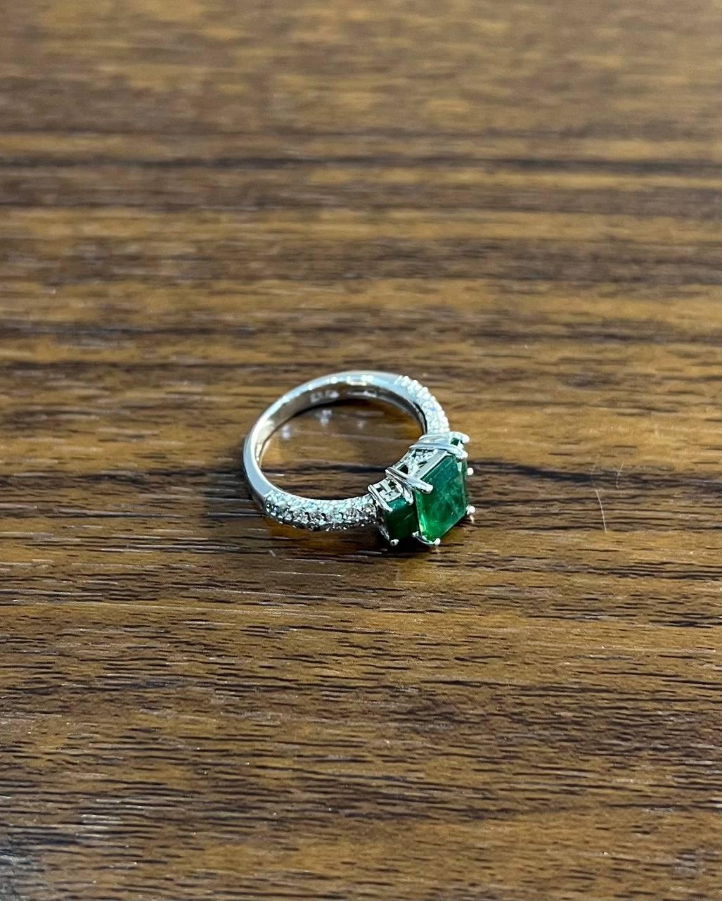 Women's Green Emerald Three Stone Diamond 14K White Gold Classic Statement Ring For Sale