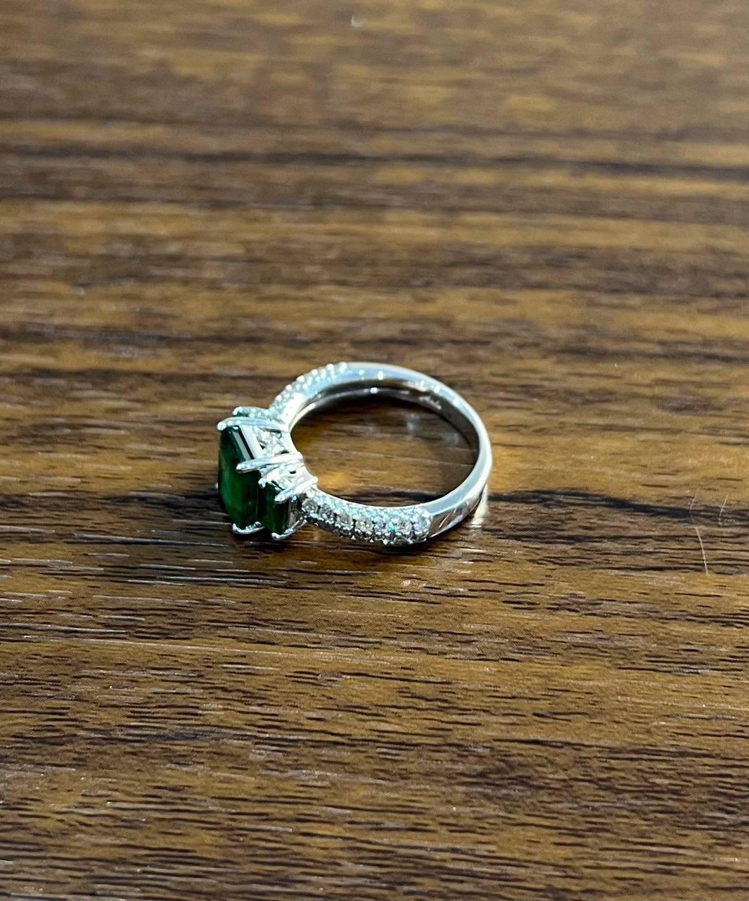Green Emerald Three Stone Diamond 14K White Gold Classic Statement Ring For Sale 1