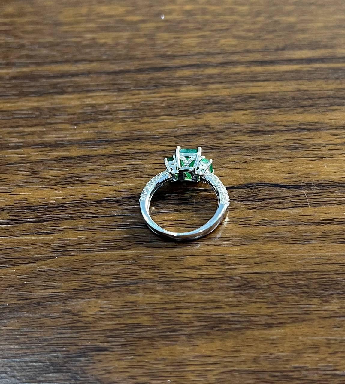 Green Emerald Three Stone Diamond 14K White Gold Classic Statement Ring For Sale 2