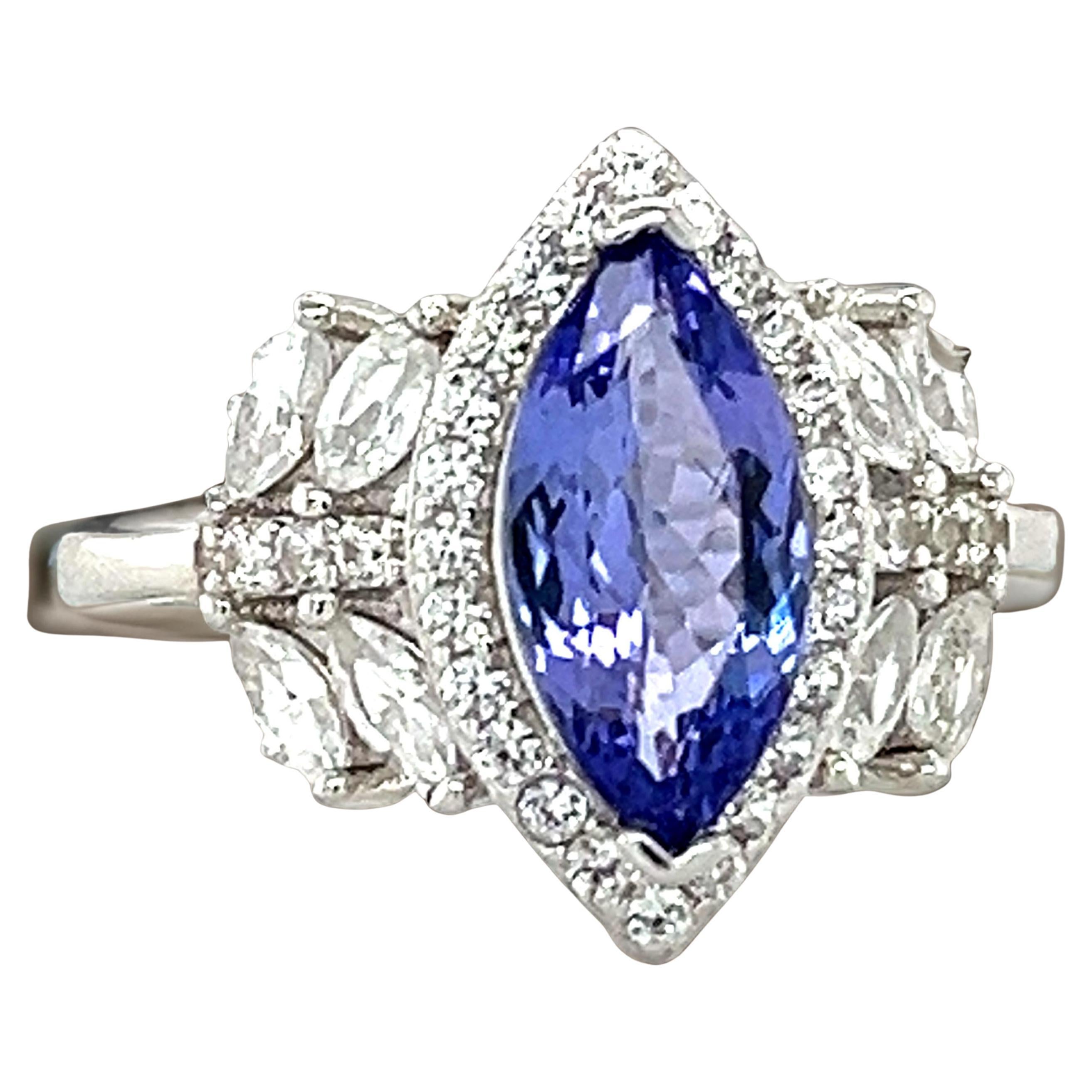 Bague halo de tanzanite AAAA en platine plaqué argent sterling