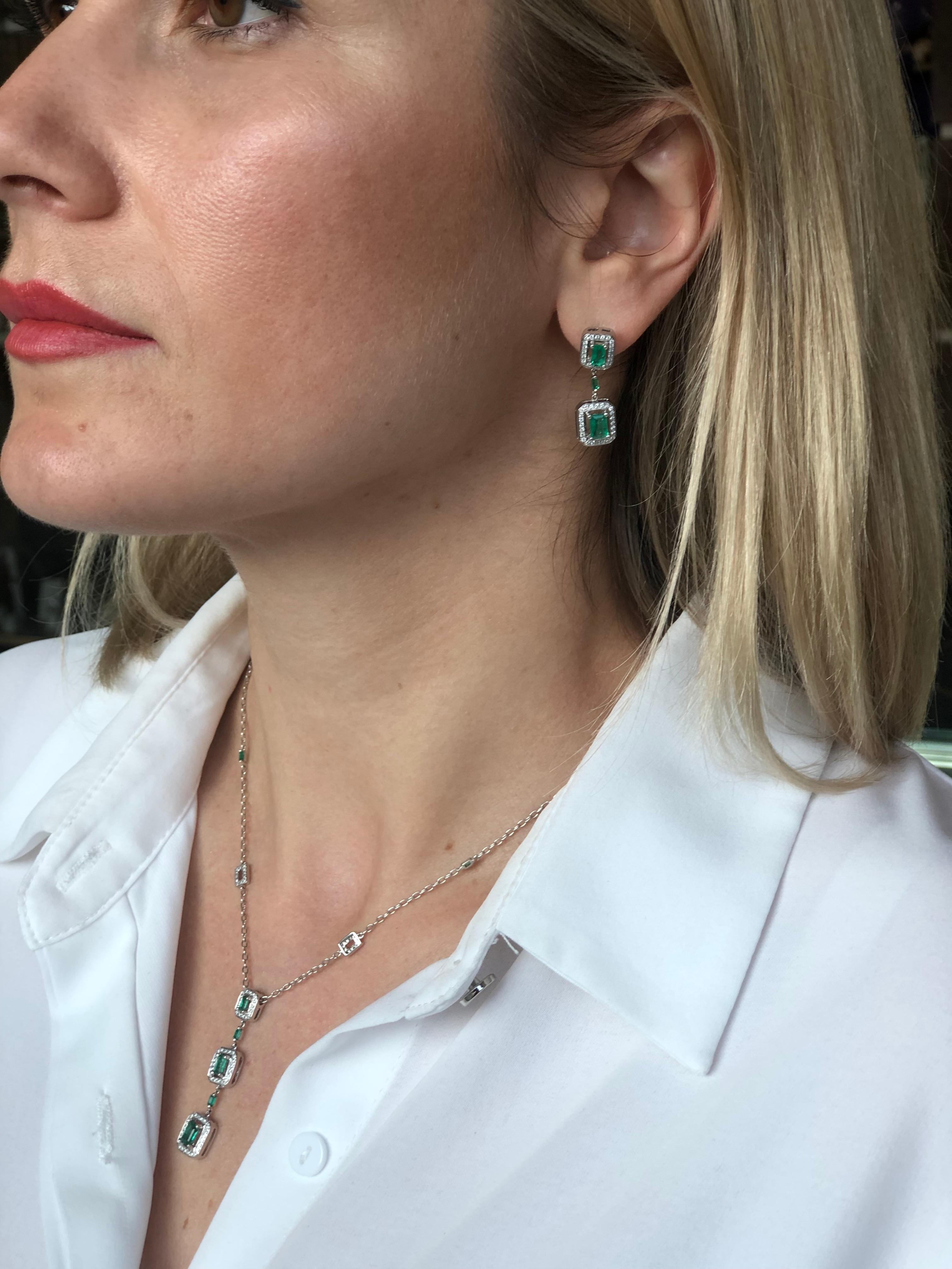 Women's Green Emerald White Diamond White Gold Drop Dangle Earrings For Sale