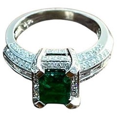 Bague unique en or blanc 14K sertie de diamants blancs et d'émeraudes vertes