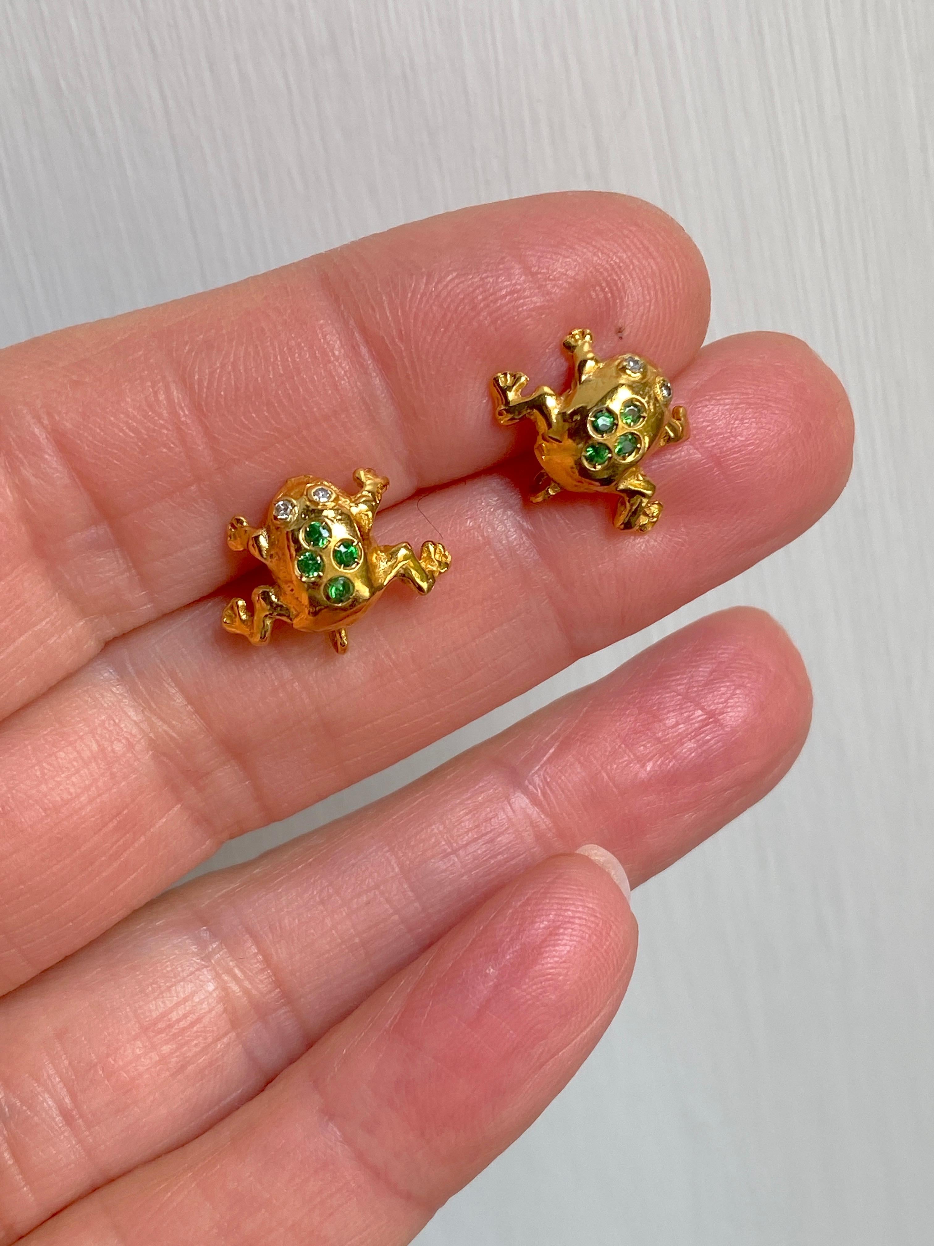 Green Emeralds Diamonds 18k Yellow Gold Handcrafted in Italy Frog Stud Earrings For Sale 7