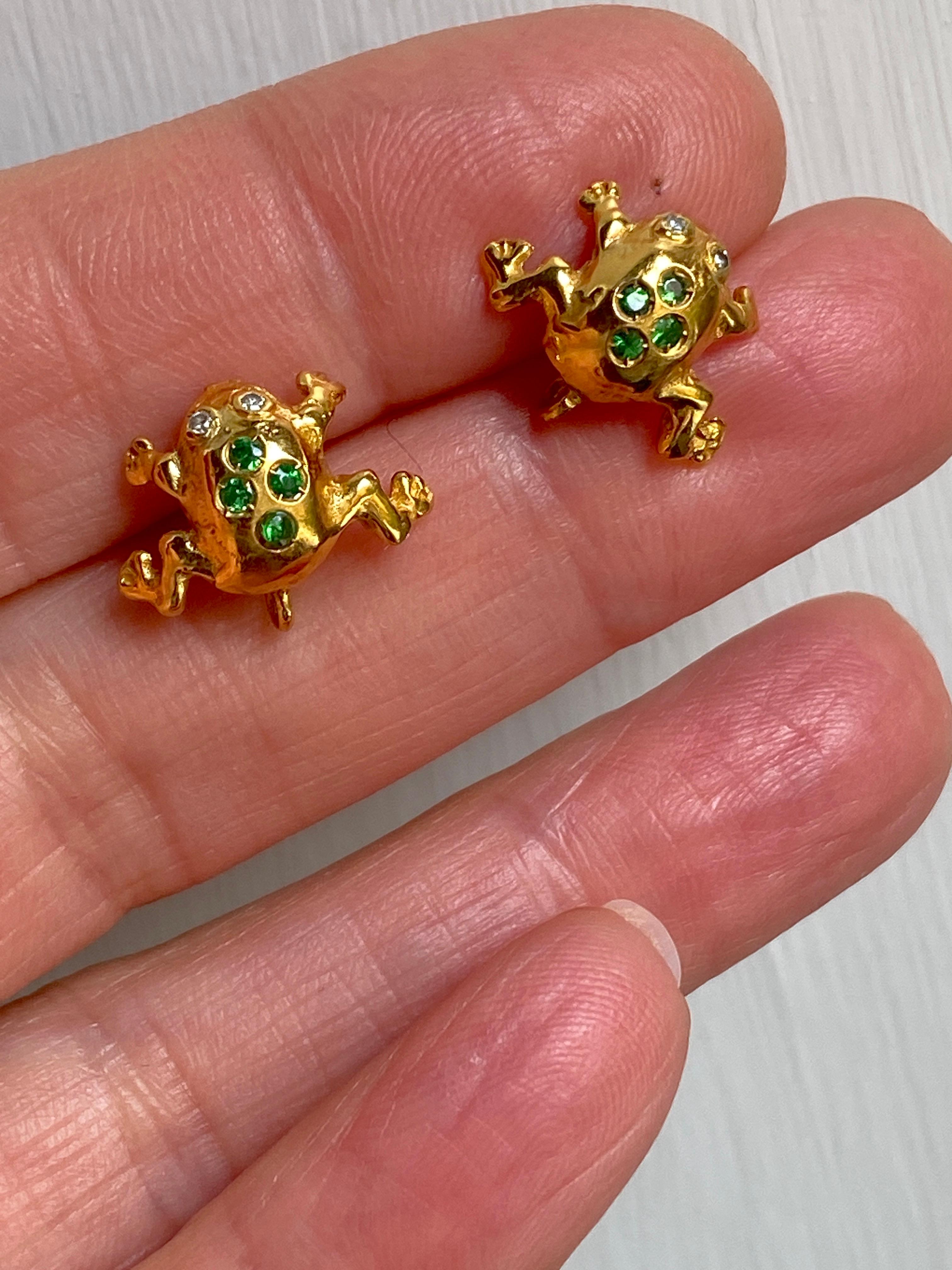 Romantic Green Emeralds Diamonds 18k Yellow Gold Handcrafted in Italy Frog Stud Earrings For Sale