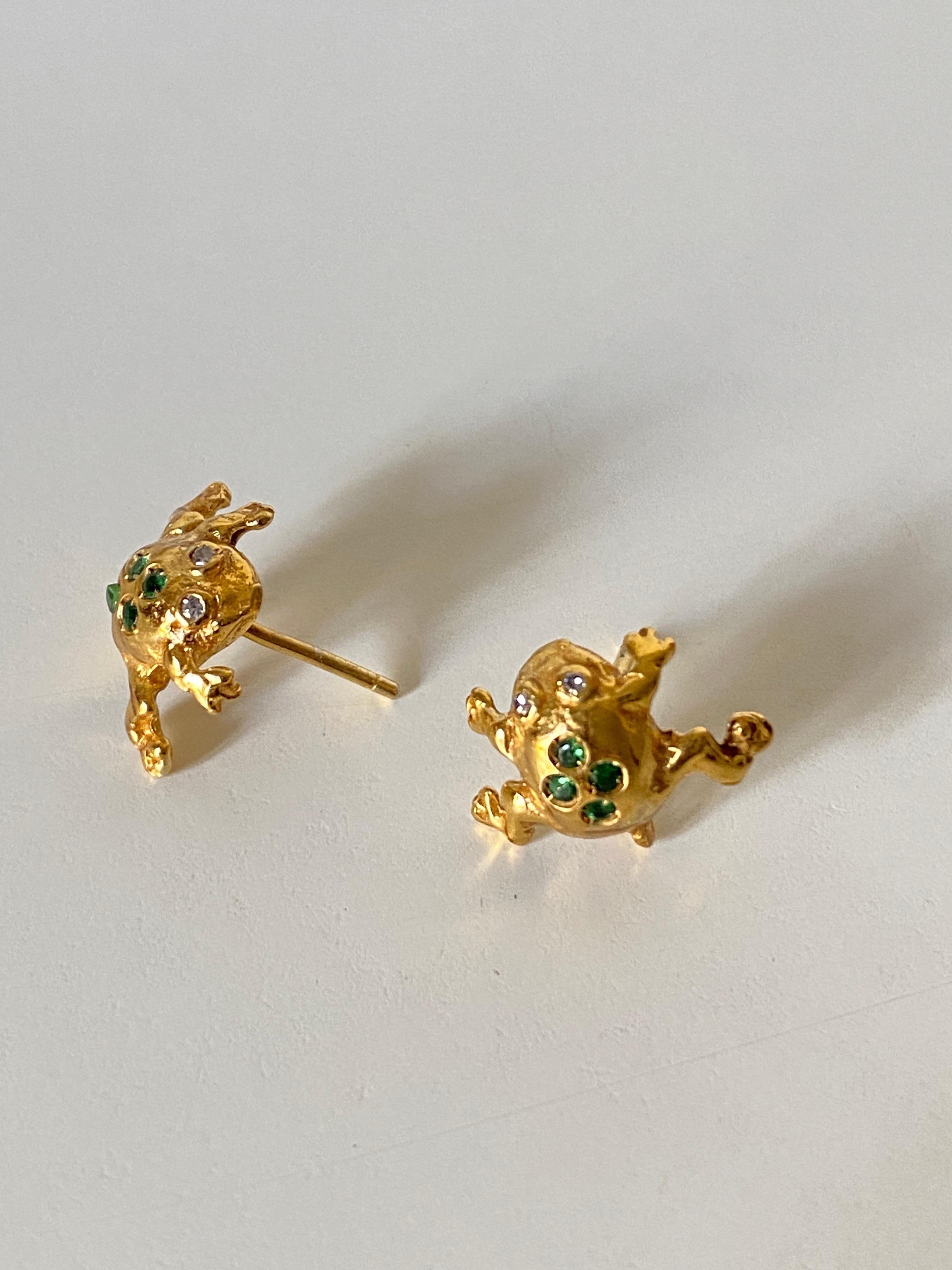 Green Emeralds Diamonds 18k Yellow Gold Handcrafted in Italy Frog Stud Earrings For Sale 5