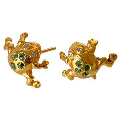 Clous d'oreilles grenouilles en or jaune 18 carats avec émeraudes vertes et diamants, fabriqués à la main en Italie