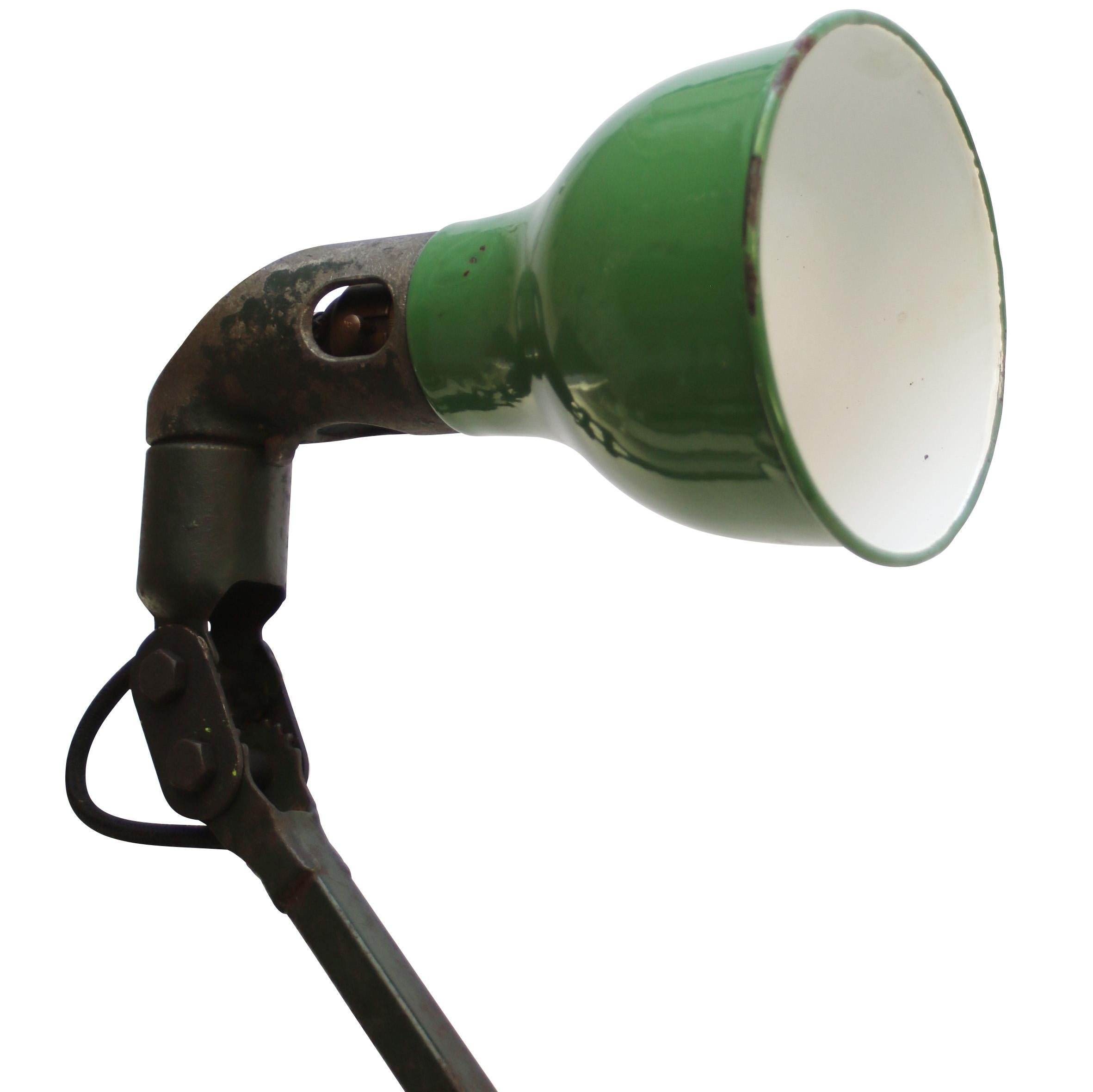 1930s Green enamel, cast iron industrial 2 arm machinist work light by MEK ELEK, UK
adjustable in height and angle
including plug and switch

Diameter base 13.5 cm

B22 bulb holder

Weight: 3.60 kg / 7.9 lb

Priced per individual item. All