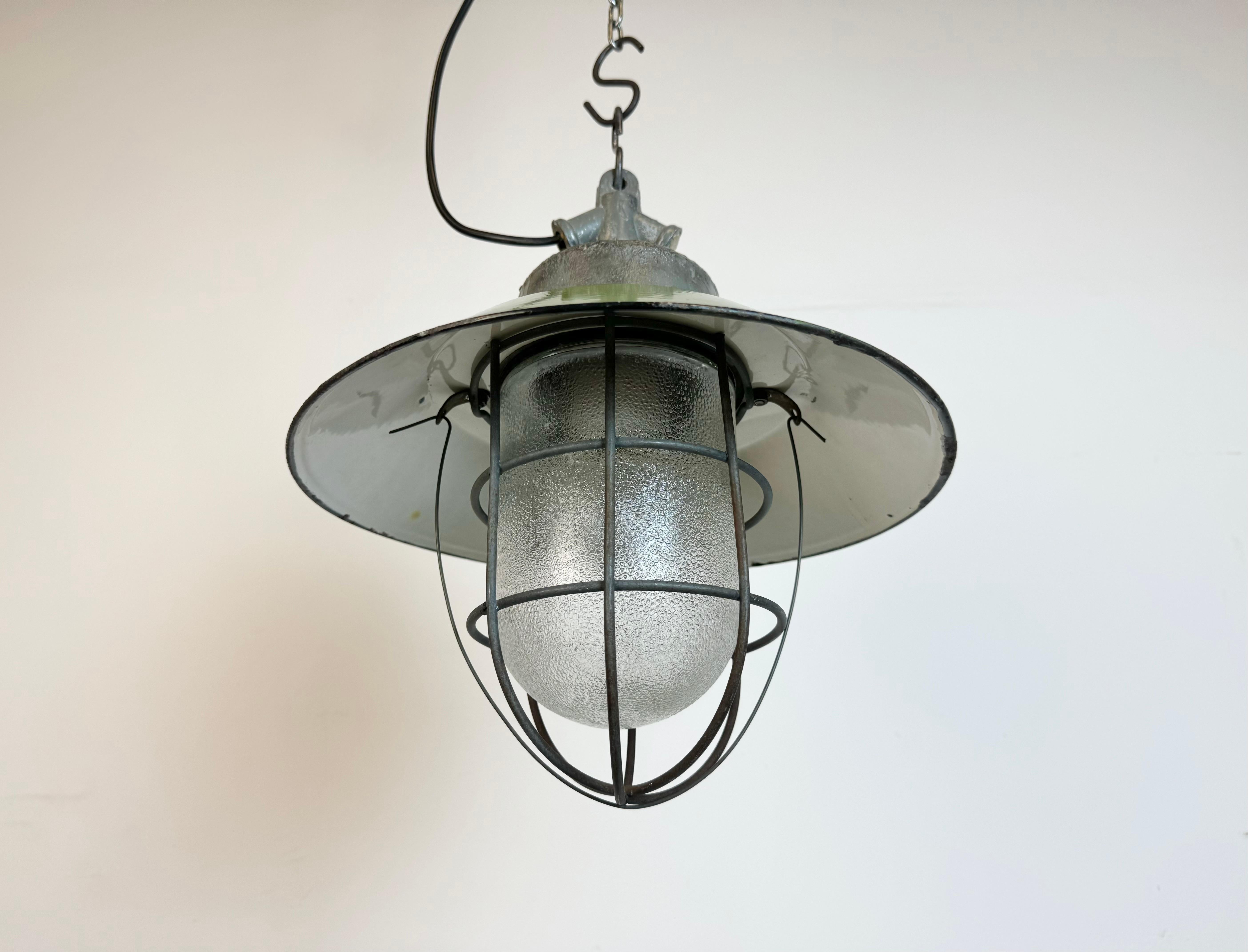 Green Enamel and Cast Iron Industrial Cage Pendant Light, 1960s For Sale 6