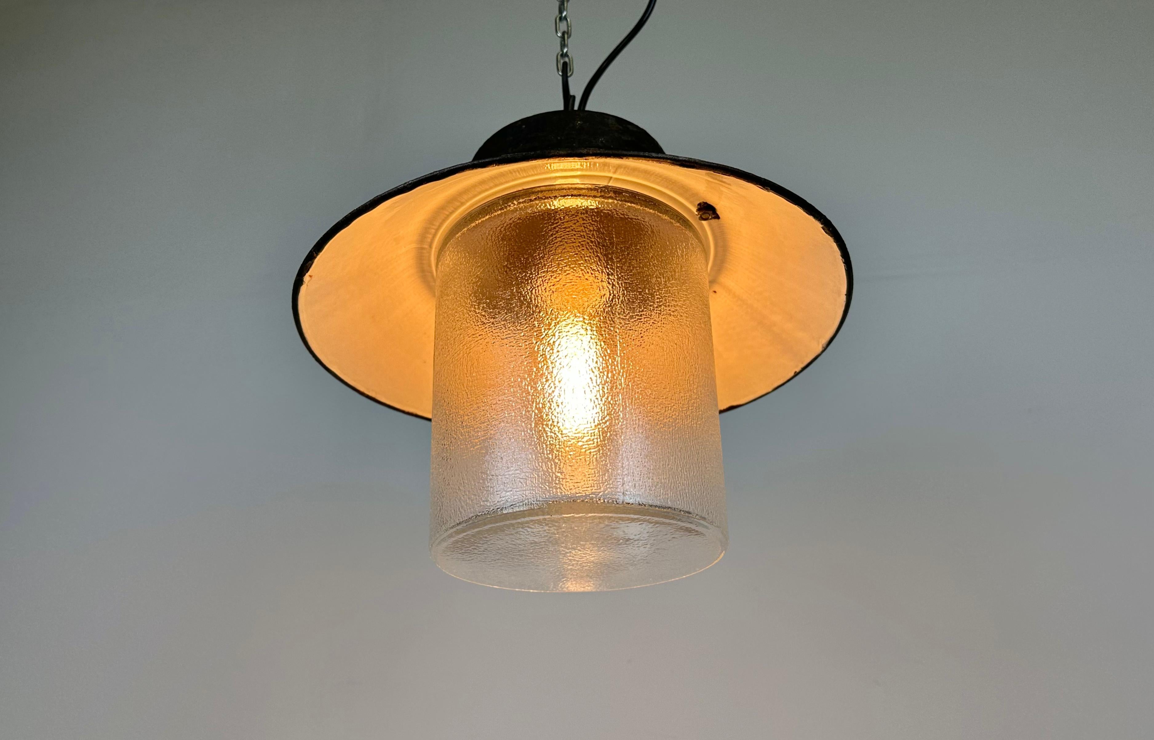 Green Enamel and Cast Iron Industrial Pendant Light, 1960s For Sale 5