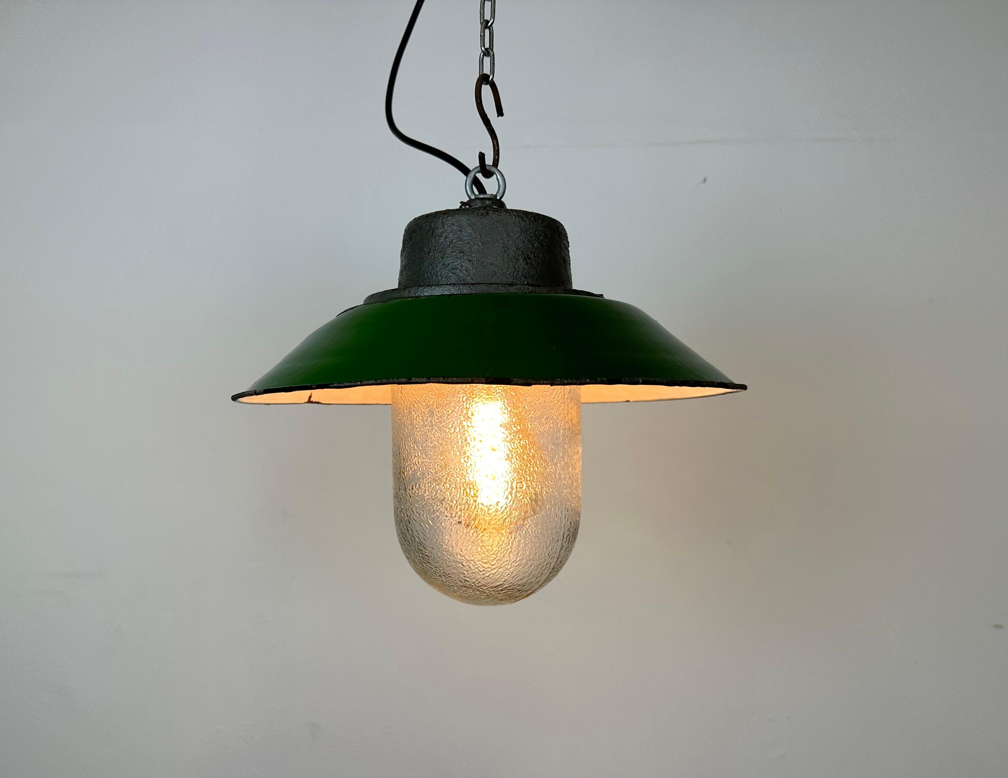 Green Enamel and Cast Iron Industrial Pendant Light, 1960s For Sale 6