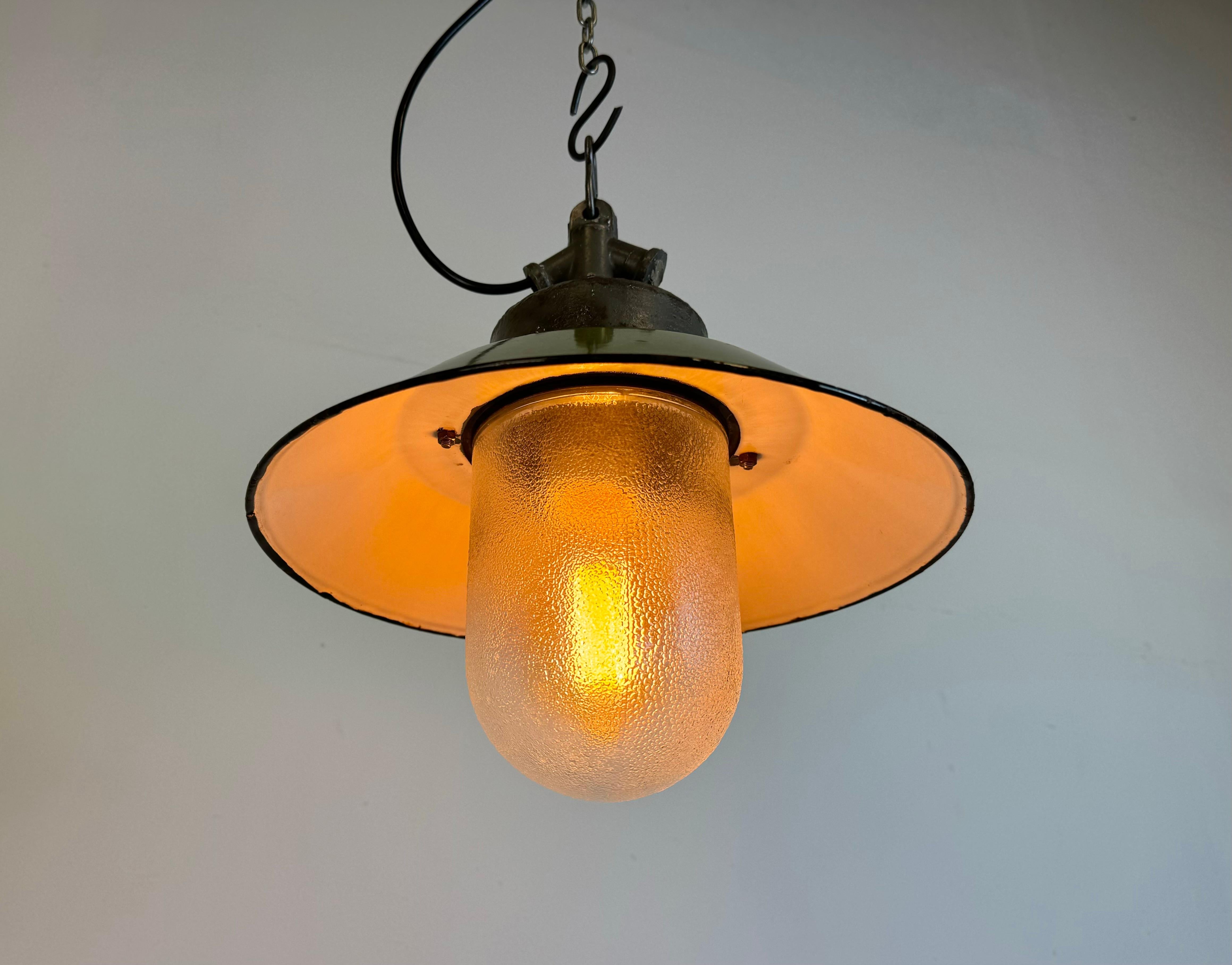 Green Enamel and Cast Iron Industrial Pendant Light, 1960s For Sale 7
