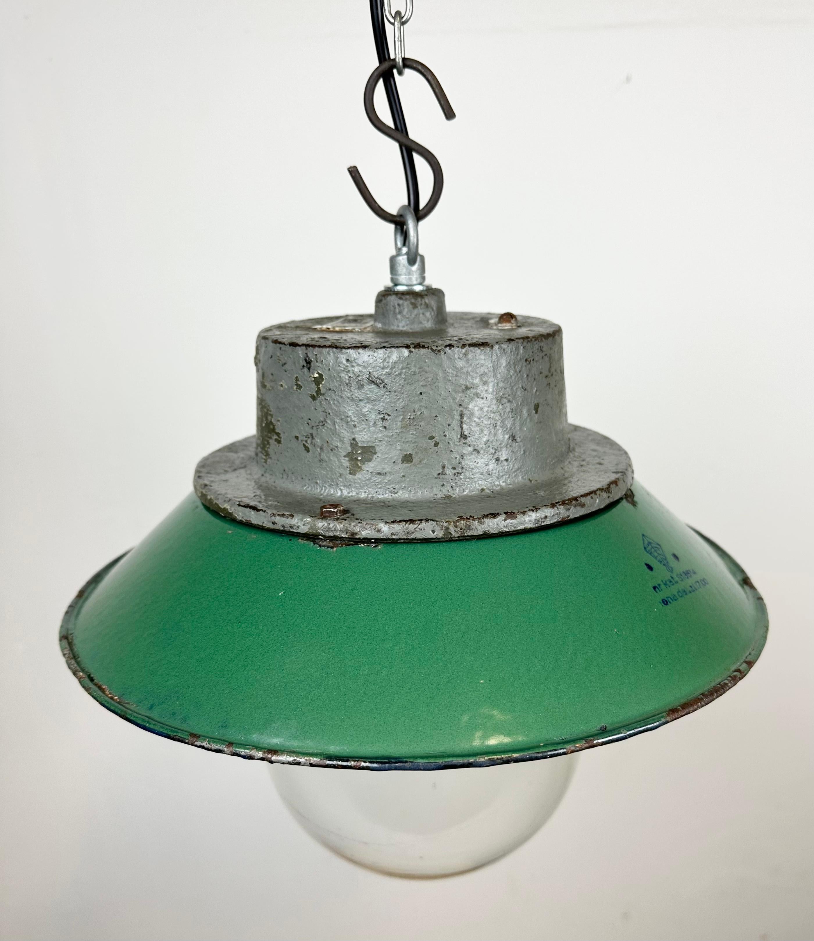 Green Enamel and Cast Iron Industrial Pendant Light, 1960s For Sale 11