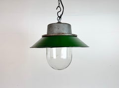 Lampada a sospensione industriale in ghisa e smalto verde, anni '60