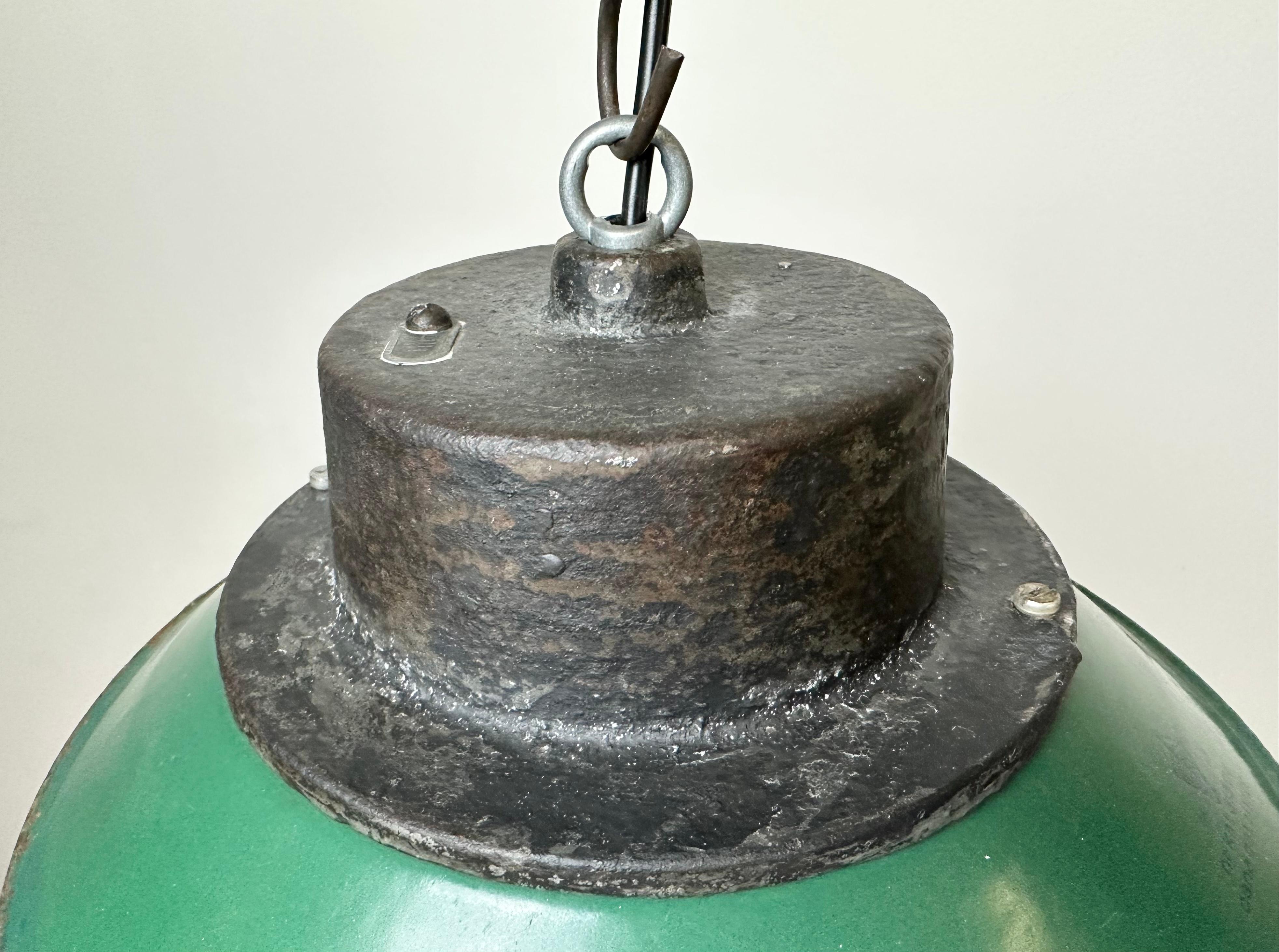 Green Enamel and Cast Iron Industrial Pendant Light, 1960s In Good Condition For Sale In Kojetice, CZ