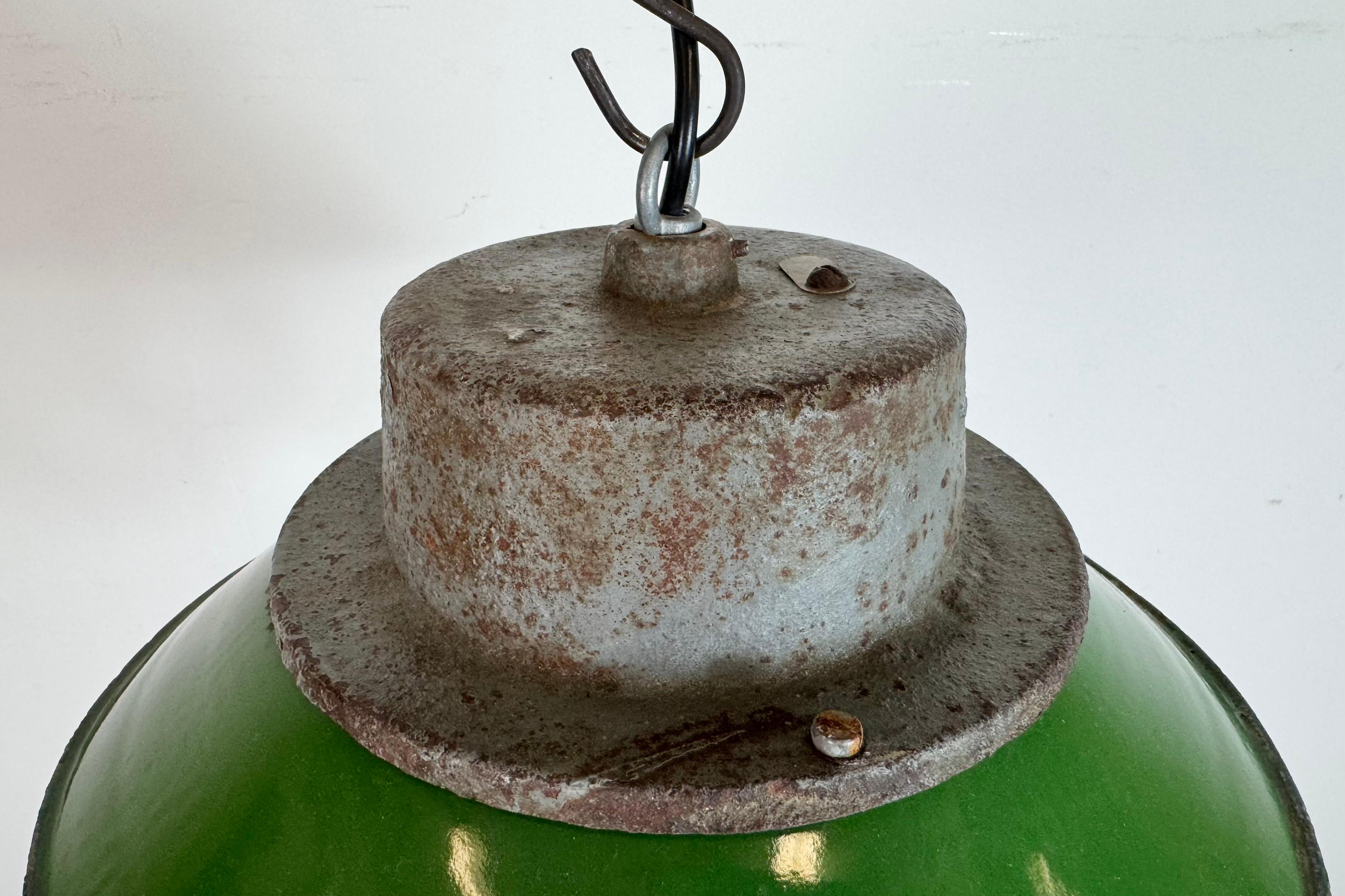 Green Enamel and Cast Iron Industrial Pendant Light, 1960s In Good Condition For Sale In Kojetice, CZ