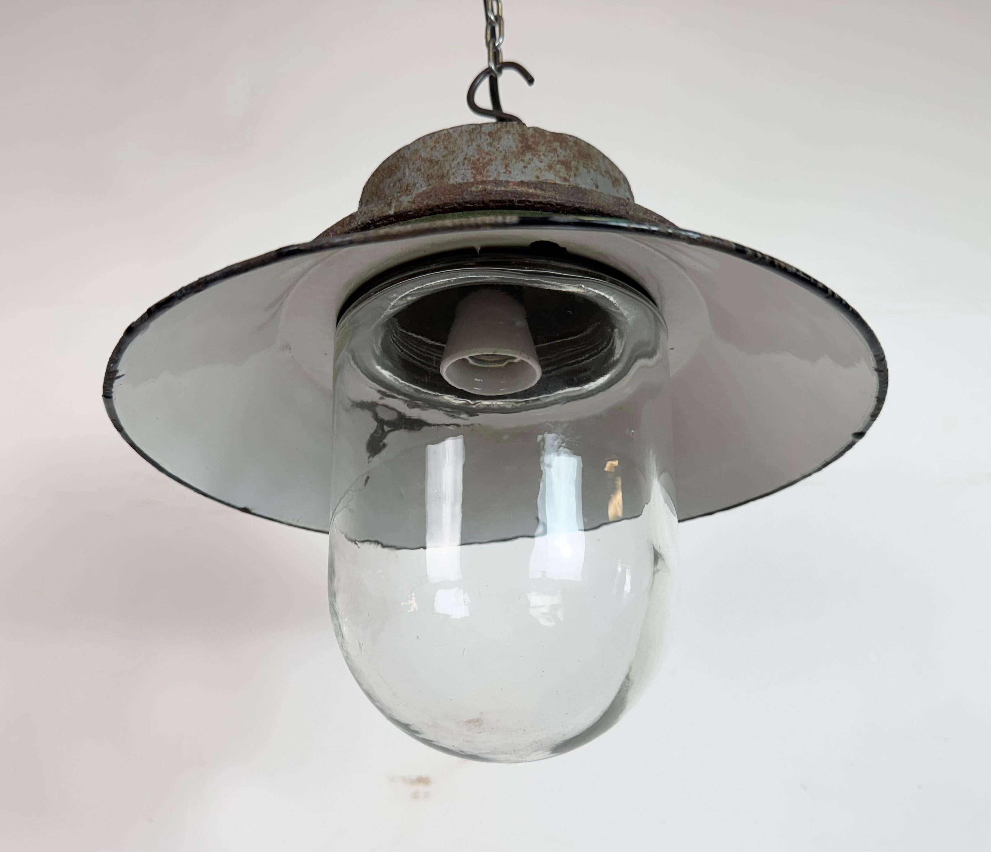 Green Enamel and Cast Iron Industrial Pendant Light, 1960s For Sale 1