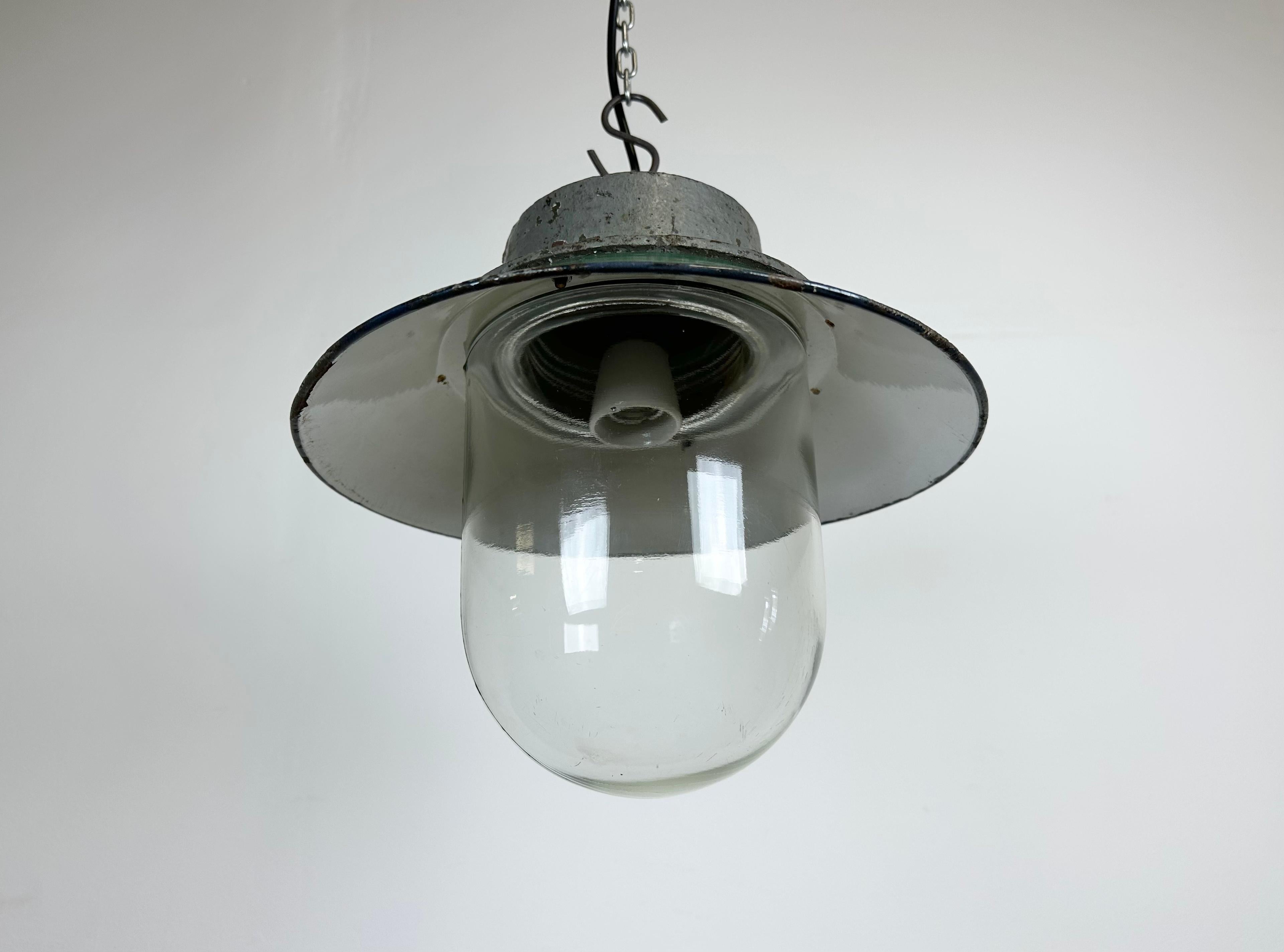 Green Enamel and Cast Iron Industrial Pendant Light, 1960s For Sale 2