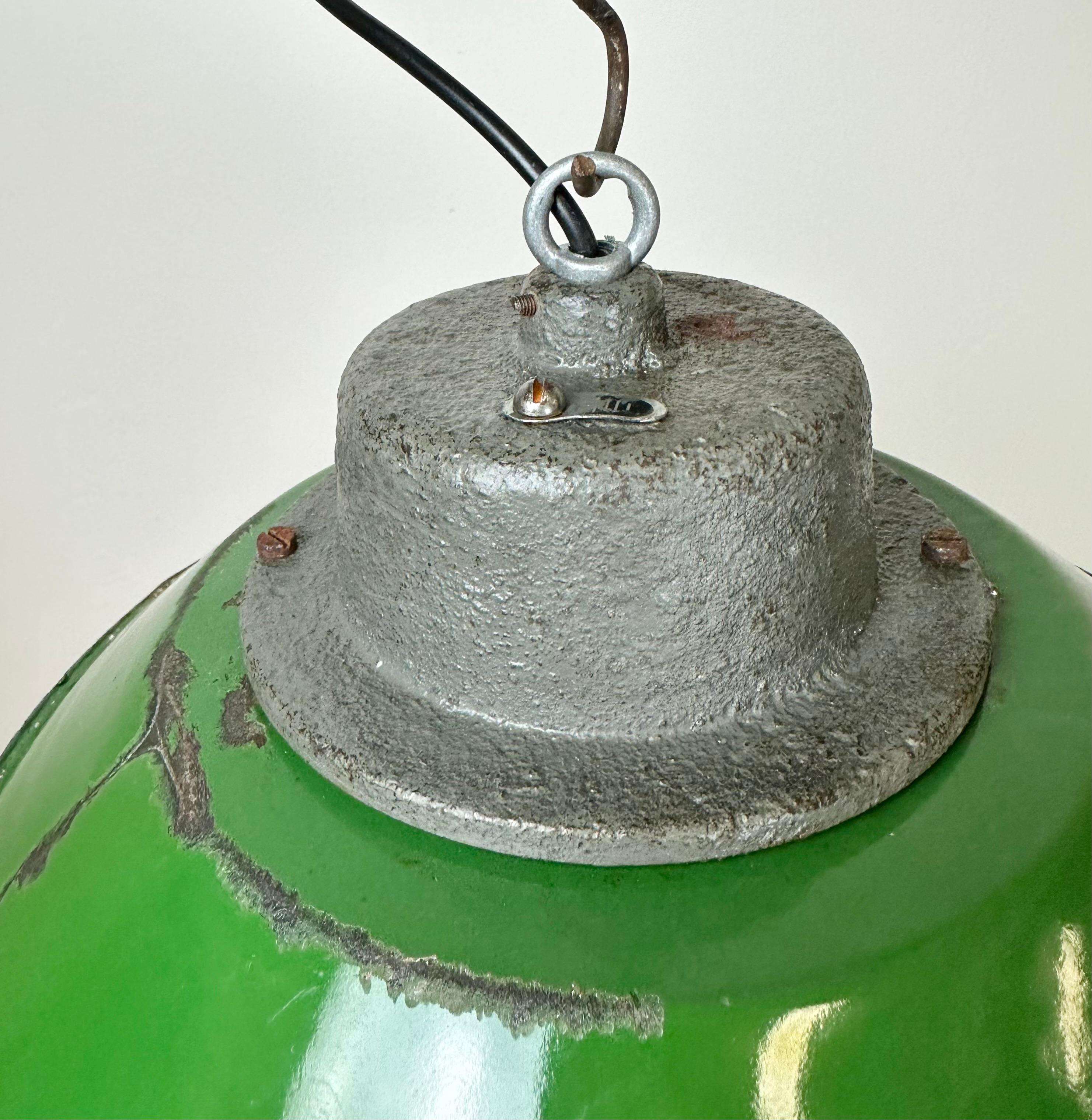 Green Enamel and Cast Iron Industrial Pendant Light, 1960s For Sale 2