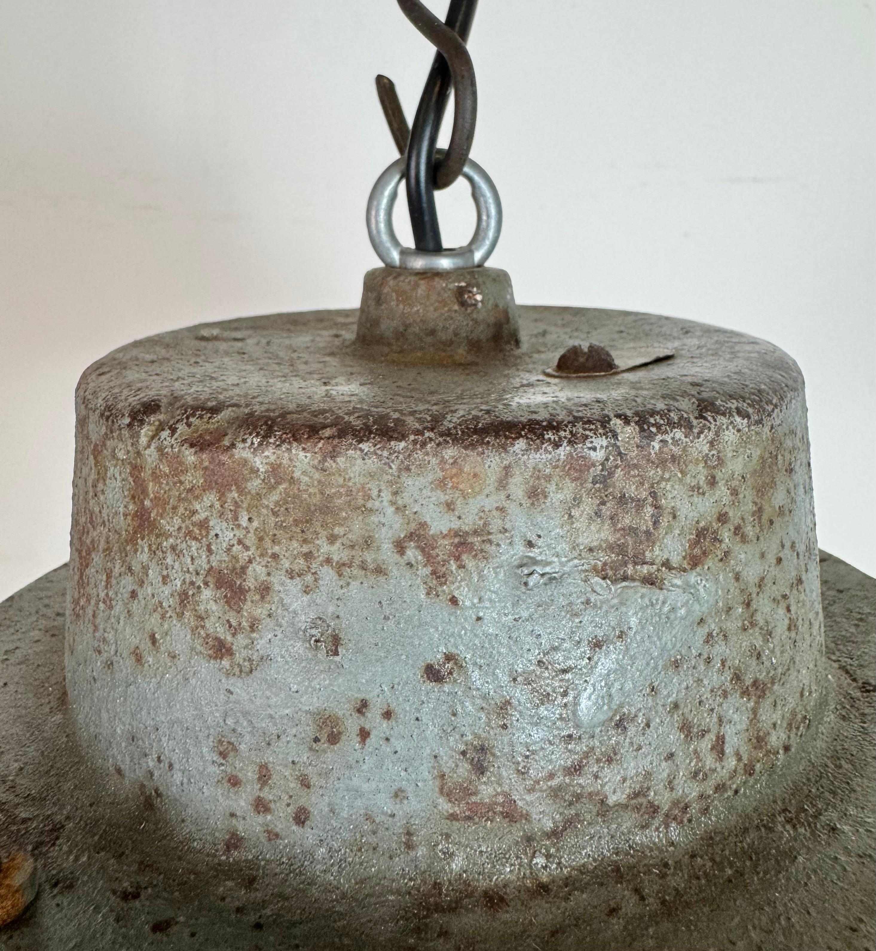 Green Enamel and Cast Iron Industrial Pendant Light, 1960s For Sale 2
