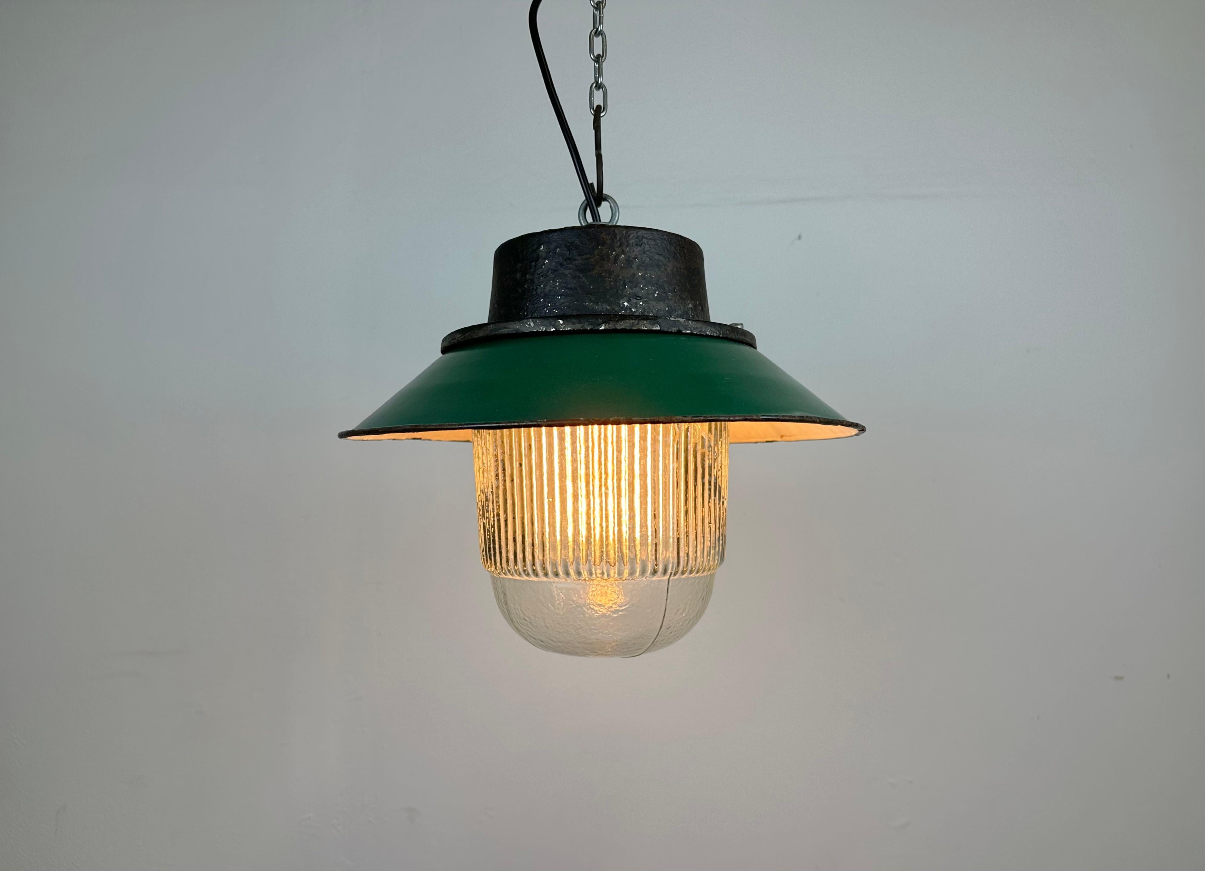 Green Enamel and Cast Iron Industrial Pendant Light, 1960s For Sale 3