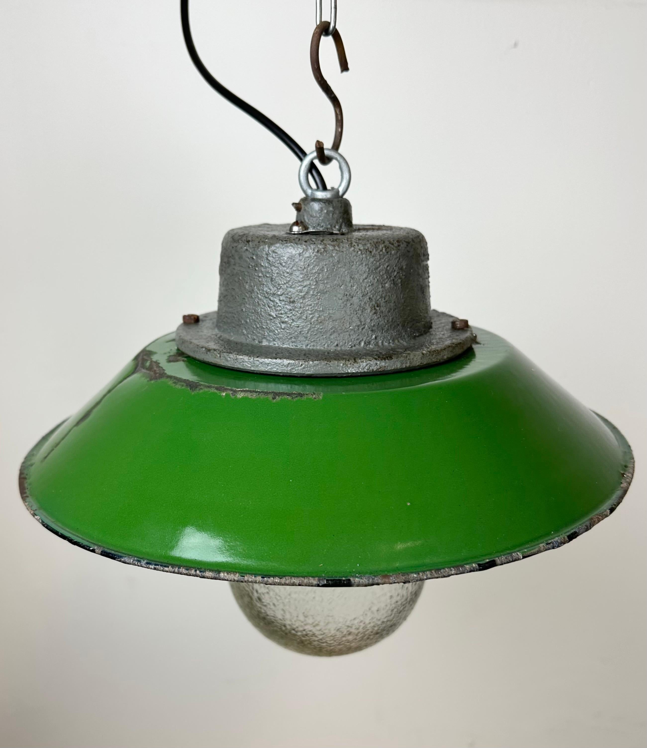 Green Enamel and Cast Iron Industrial Pendant Light, 1960s For Sale 4