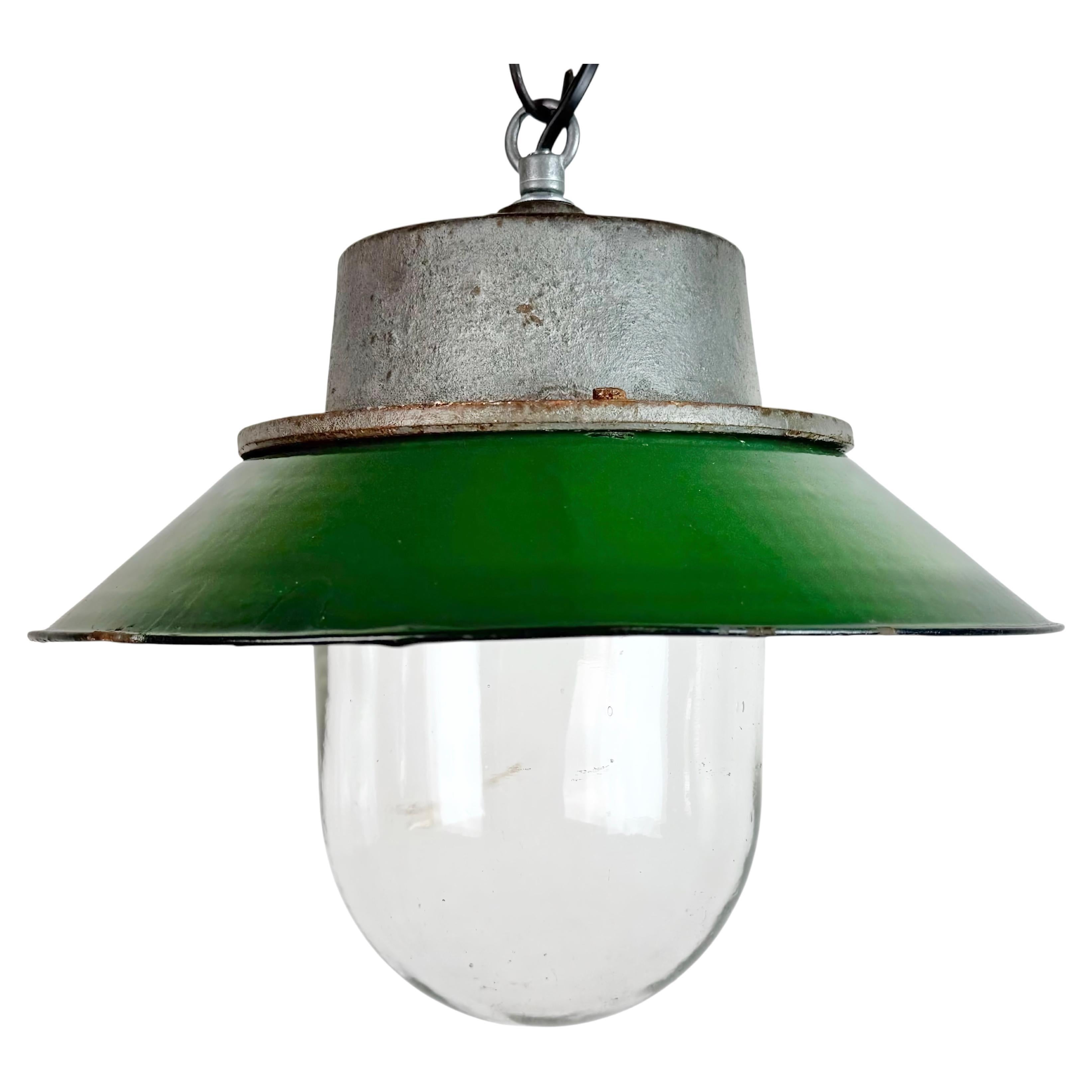 Lámpara colgante industrial de hierro fundido y esmalte verde, años 60