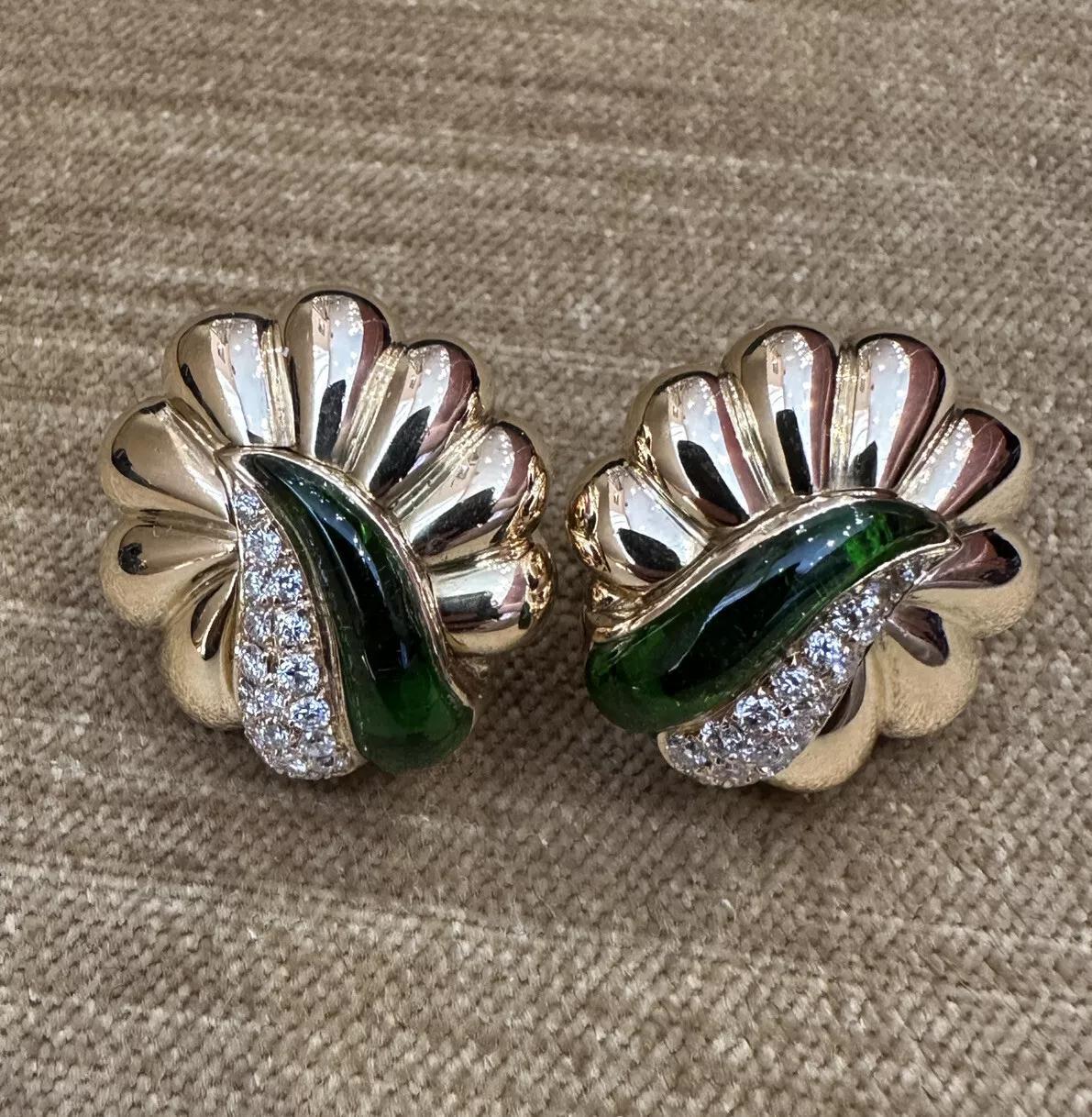 Green Enamel and Diamond Scallop Earrings in 18k Yellow Gold In Excellent Condition For Sale In La Jolla, CA