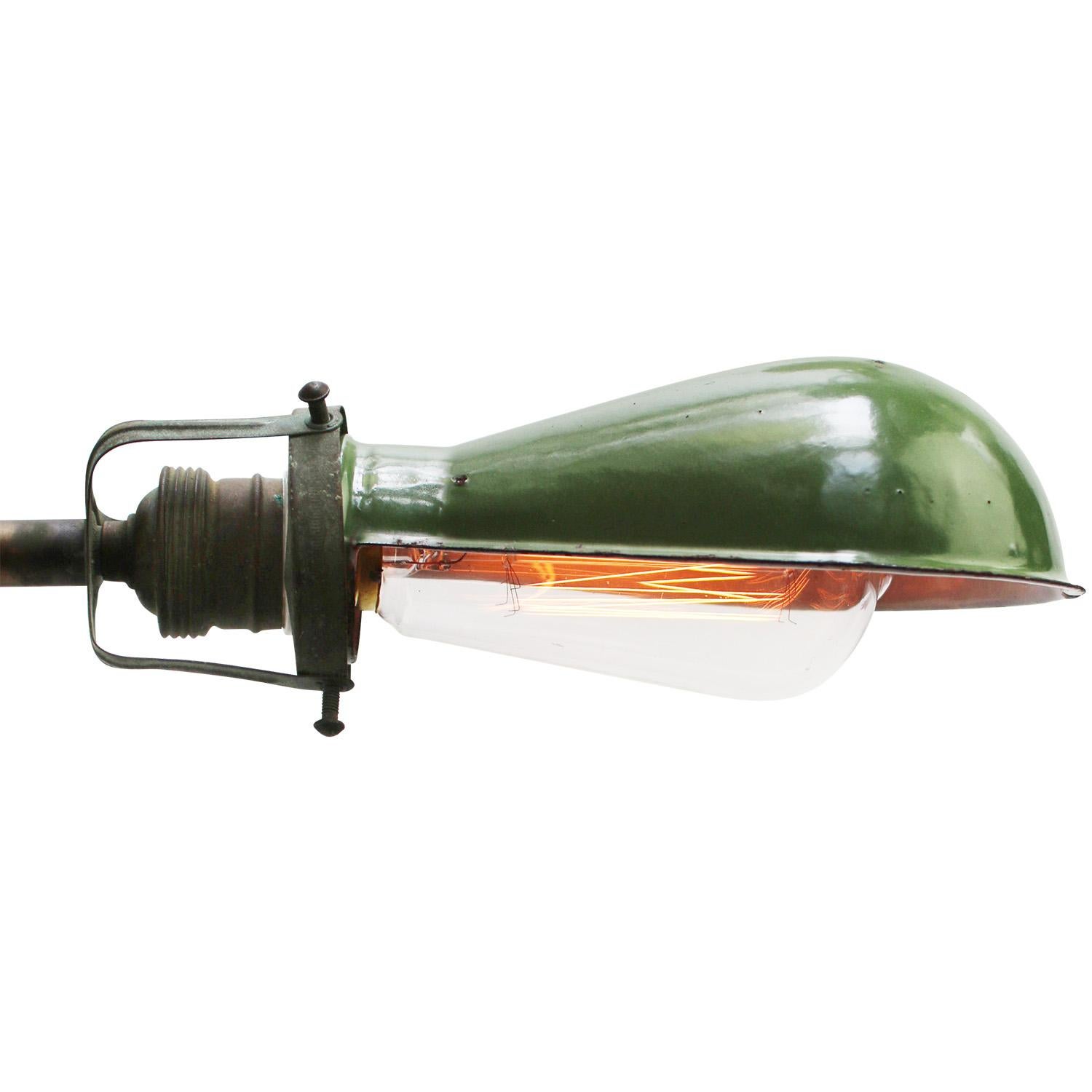 Brass goose neck desk light.
Flexible brass goose neck arm with green enamel shade.

Diameter base 125 mm
Height straight up 600 mm

Brass base. Black cotton wire and plug.

Also, available with US/UK plug

Weight: 1.30 kg / 2.9 lb

Priced per