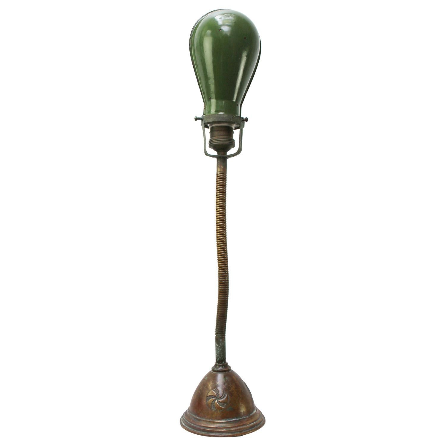 Green Enamel Art Deco Brass Table Desk Light In Fair Condition For Sale In Amsterdam, NL