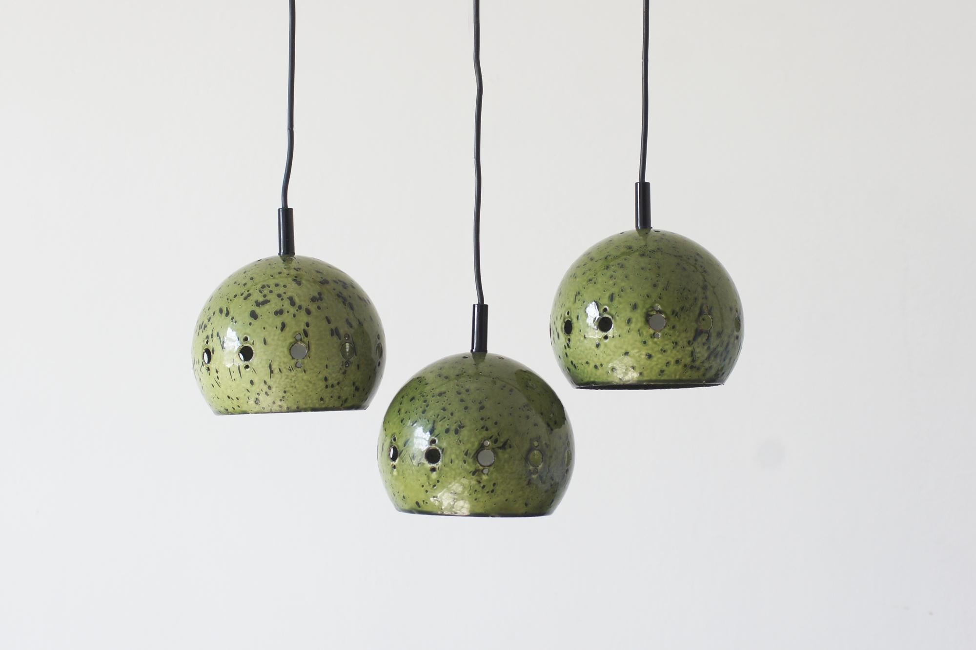 Danese Ciondoli a sfera in smalto verde, Danimarca, anni '60, set di 3 pezzi in vendita