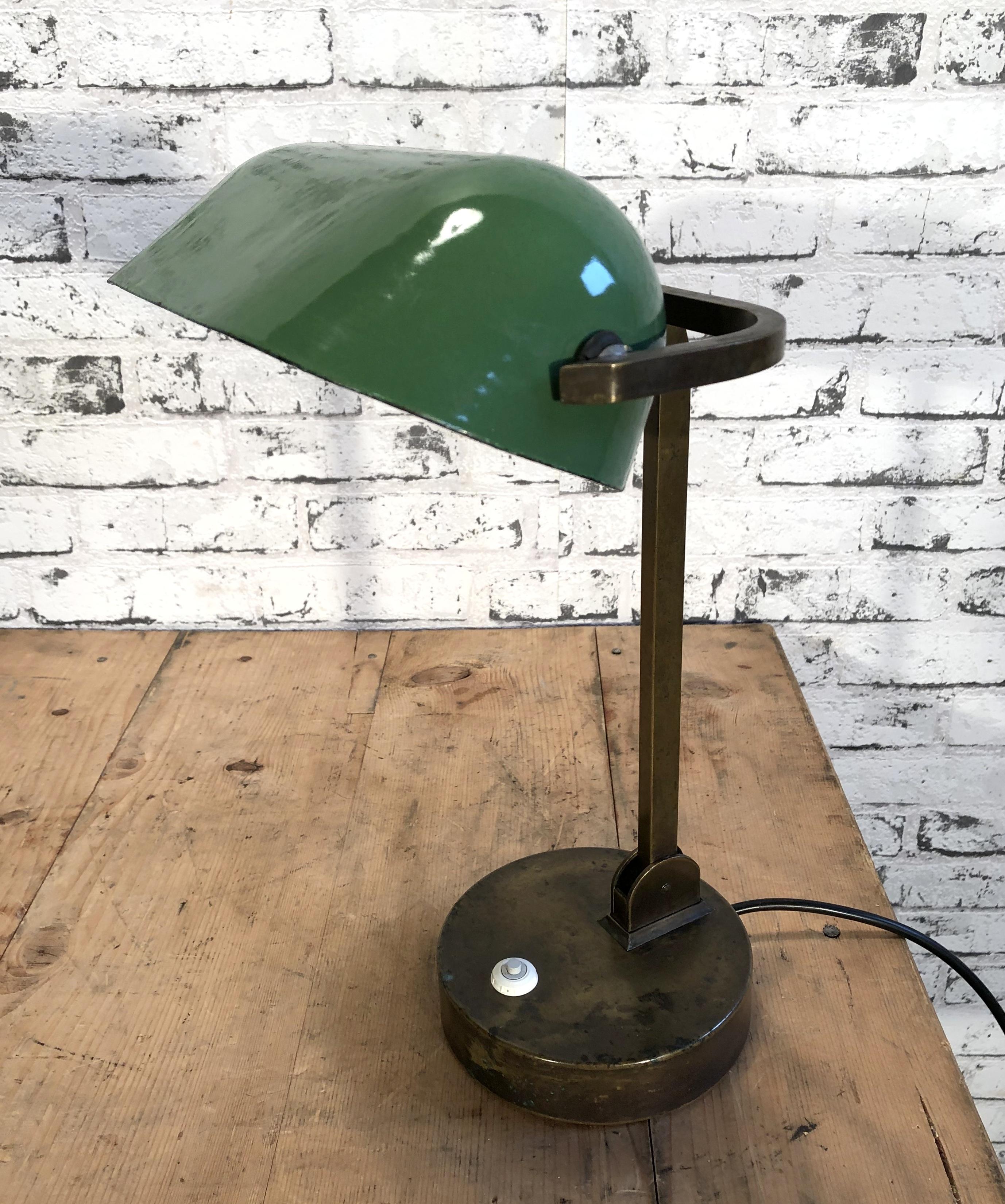 This green table lamp was made during the 1930s. It features a green enamel shade with a white enamel interior and a brass base. Original socket takes an E 27 bulbs. New wire. Fully functional.
Dimensions of the shade: 22 cm x 13 cm.