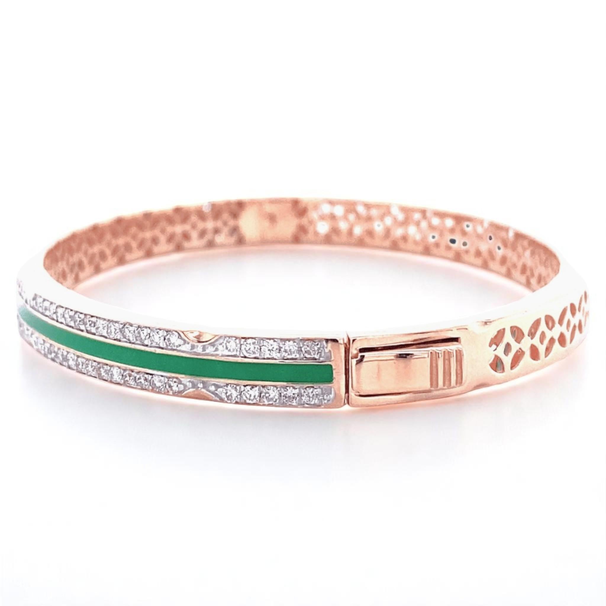 Green Enamel Diamond Bangle Bracelet in 14K Solid Gold (Certified) In New Condition For Sale In New Delhi, DL