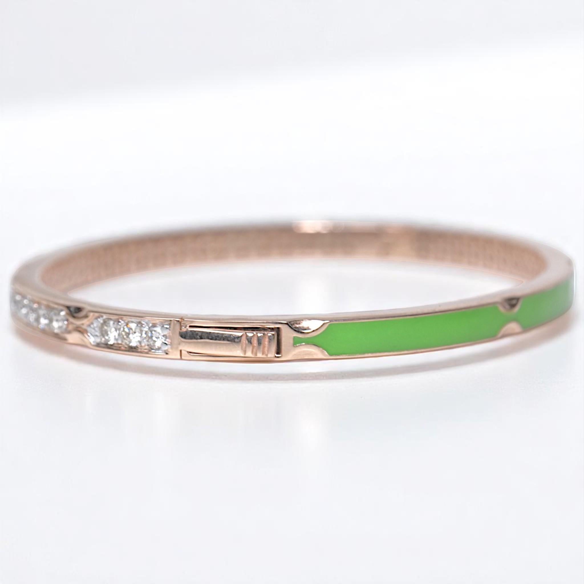 Round Cut Green Enamel Diamond Bracelet in 14K Solid Gold (Certified) For Sale