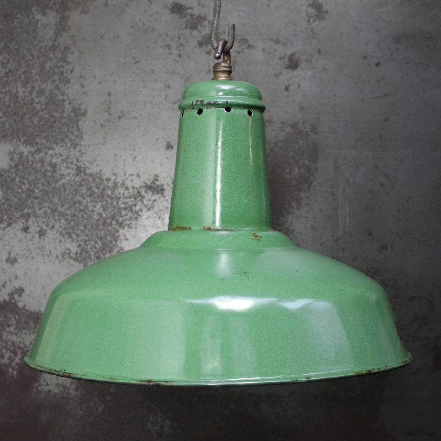 Green French Enamel Factory Pendant Light
Thick quality Enamel.
Used in warehouses and factories.

Weight: 1.50 kg / 3.3 lb

Priced per individual item. All lamps have been made suitable by international standards for incandescent light bulbs,