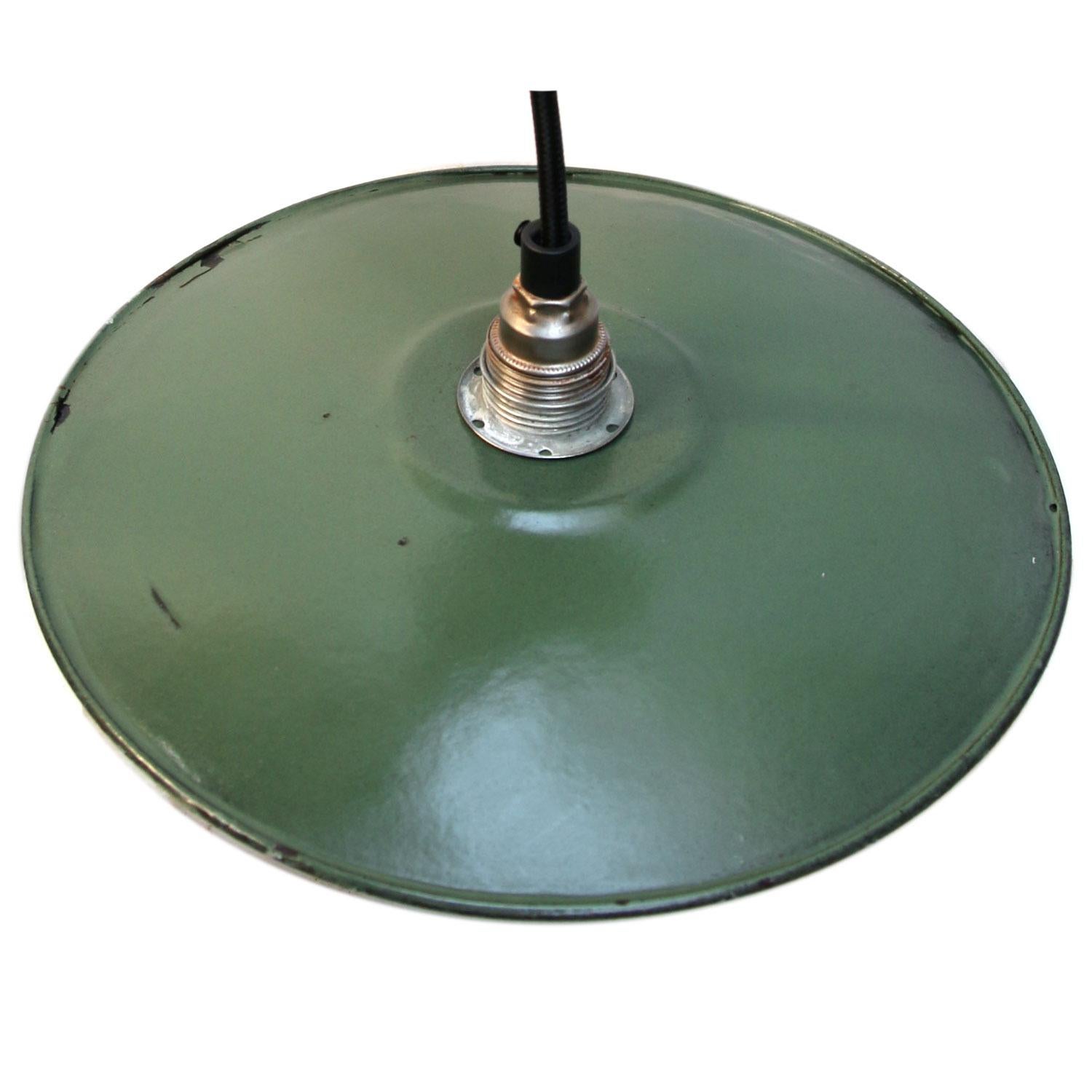 Green Enamel French Vintage Industrial Pendant Light In Good Condition In Amsterdam, NL